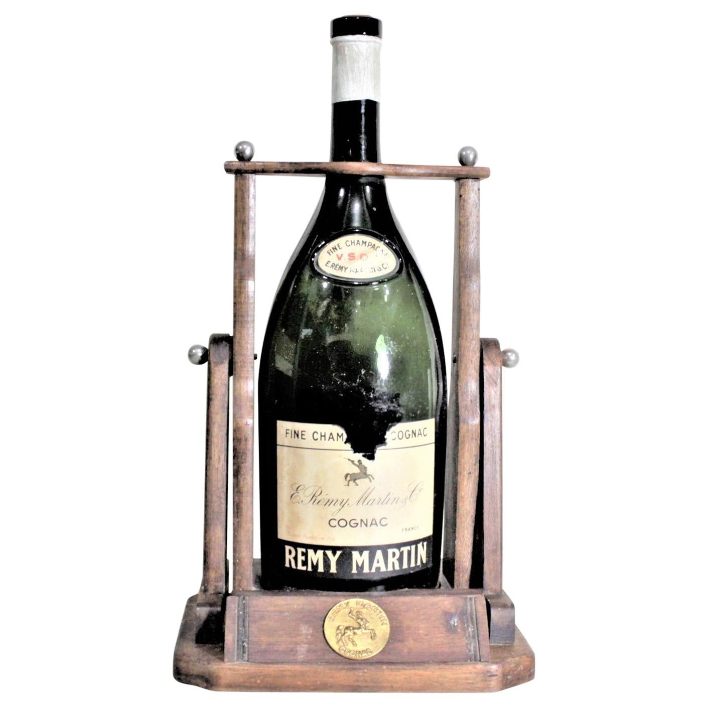 Grand présentoir à bouteilles de cognac en bois du milieu du siècle de Martin