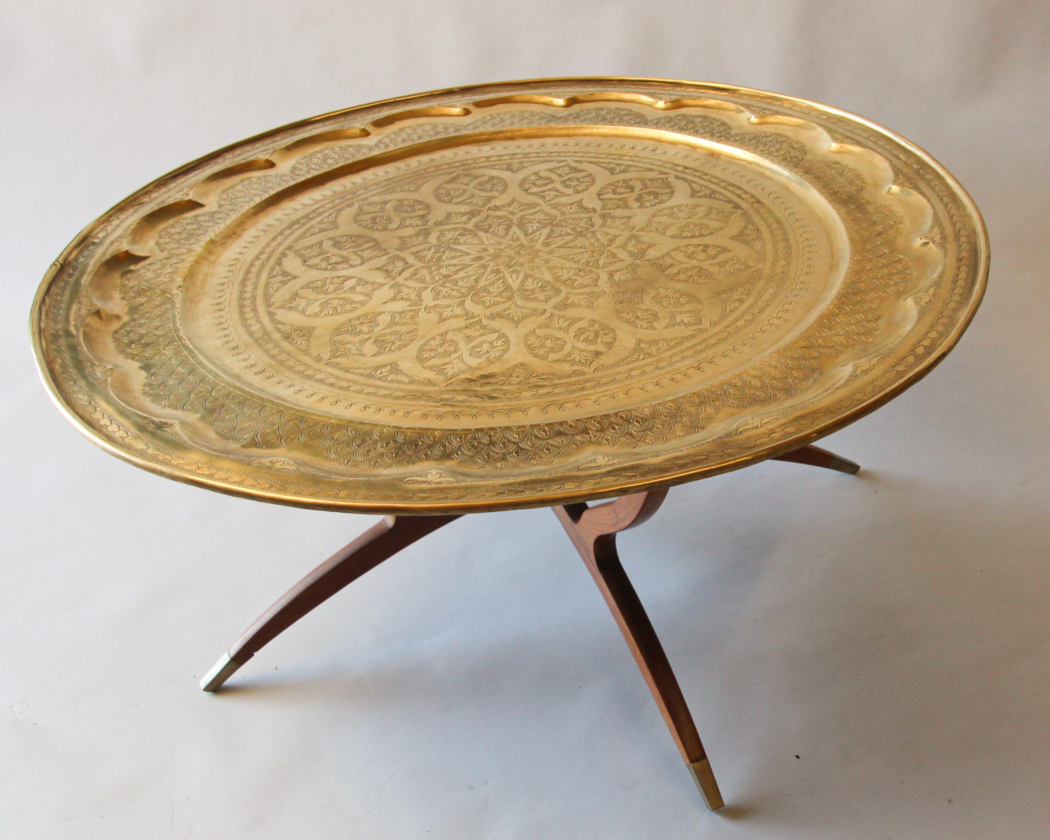Large Moroccan Moorish Round Brass Tray Table on Folding Stand In Good Condition In North Hollywood, CA