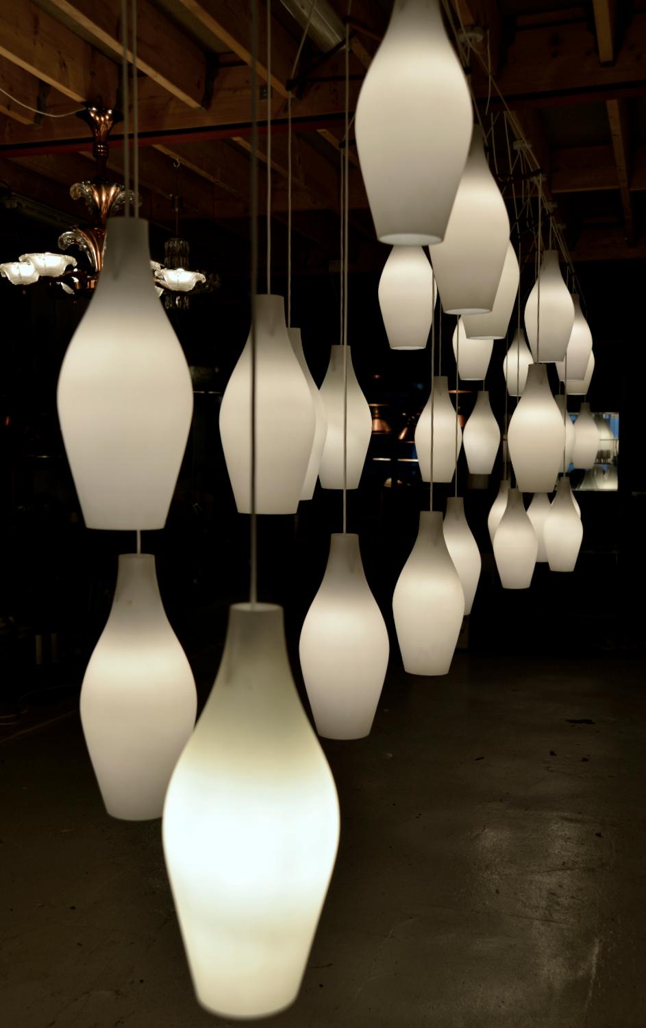 30 Set di dieci luci a cascata in teak scandinavo Bar Hotel in vendita 5