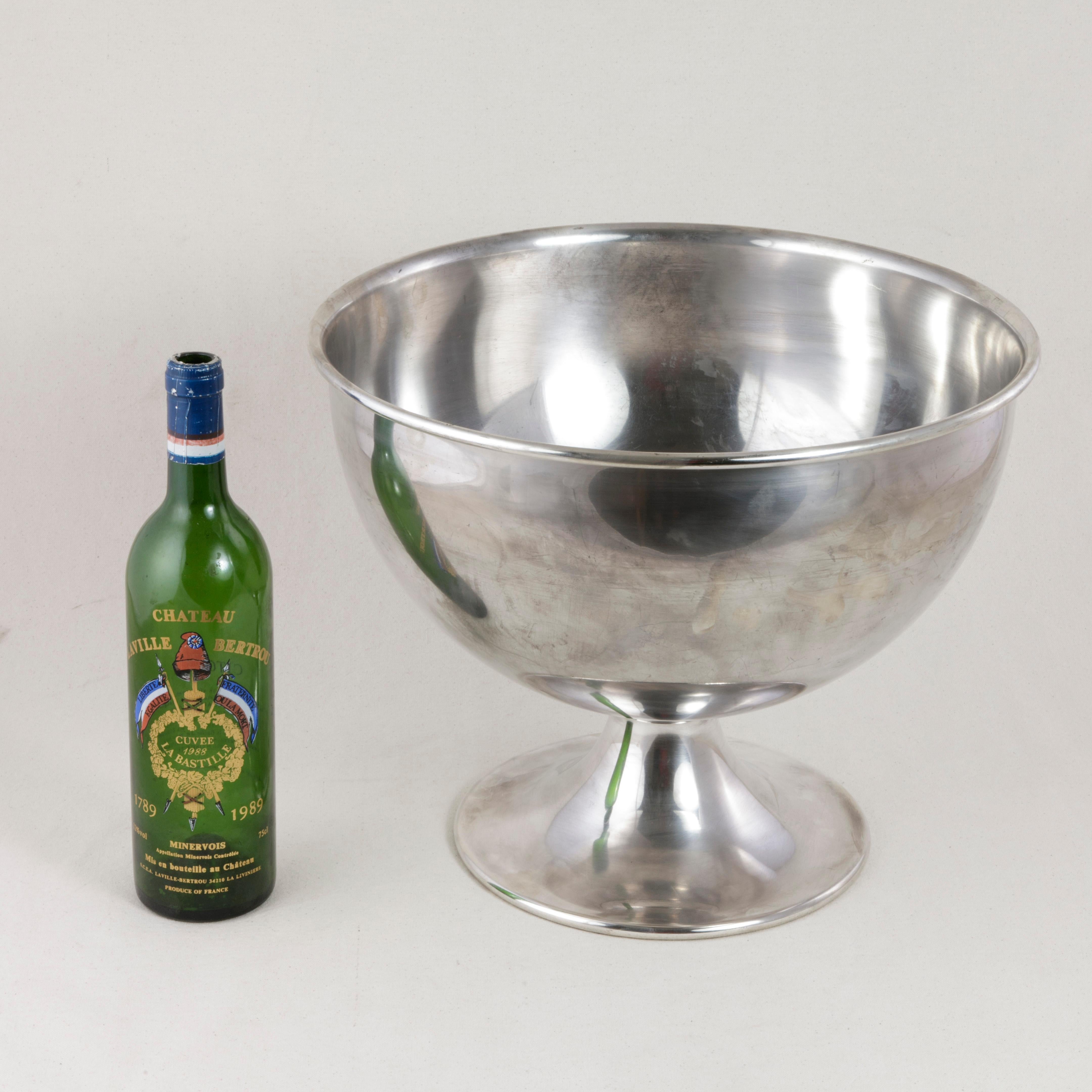 This large midcentury German silver plate hotel champagne bucket features a clean curved form and holds up to four bottles of wine or champagne. It is stamped on the bottom Gebrüder Hepp, Exclusiv, 18/10, Hotel Silber. This piece of hotel silver was
