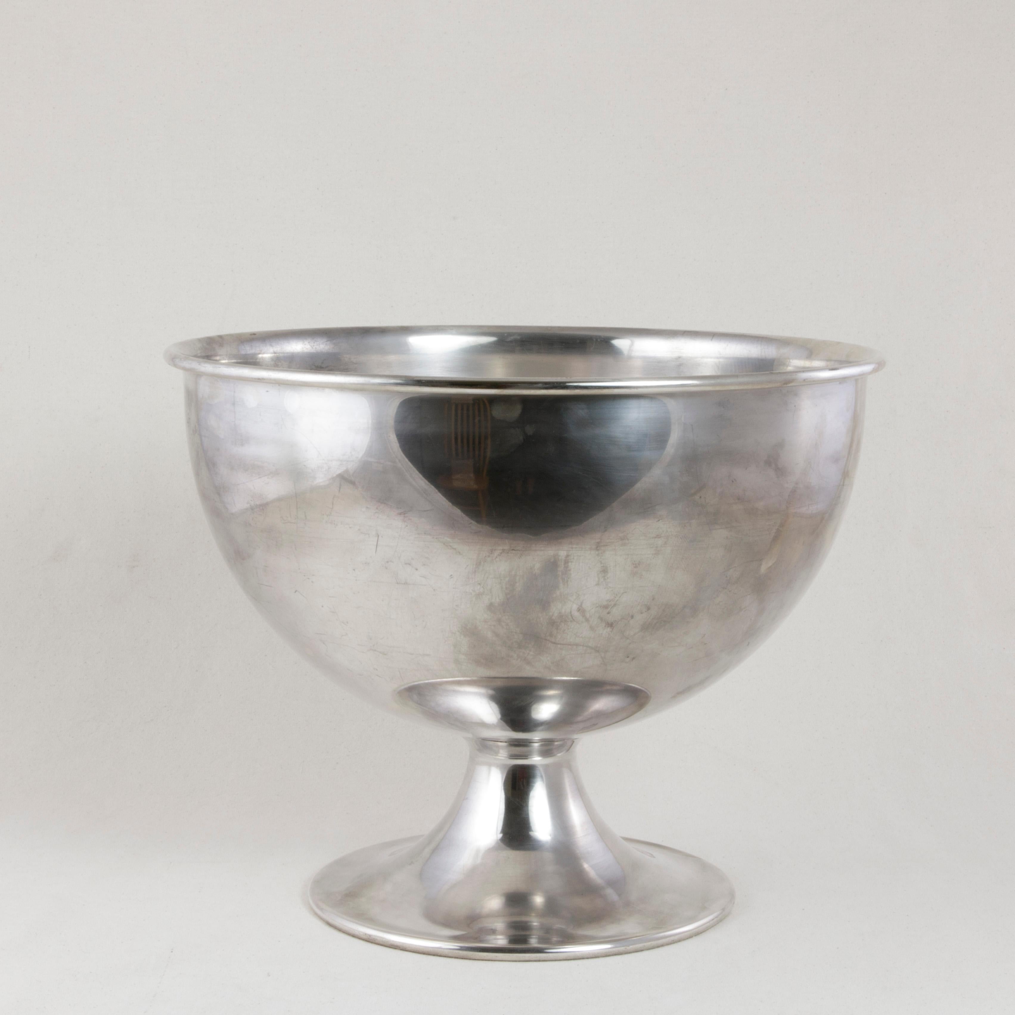 Large Midcentury Silver Plate Hotel Champagne Bucket for Four Bottles In Good Condition In Fayetteville, AR
