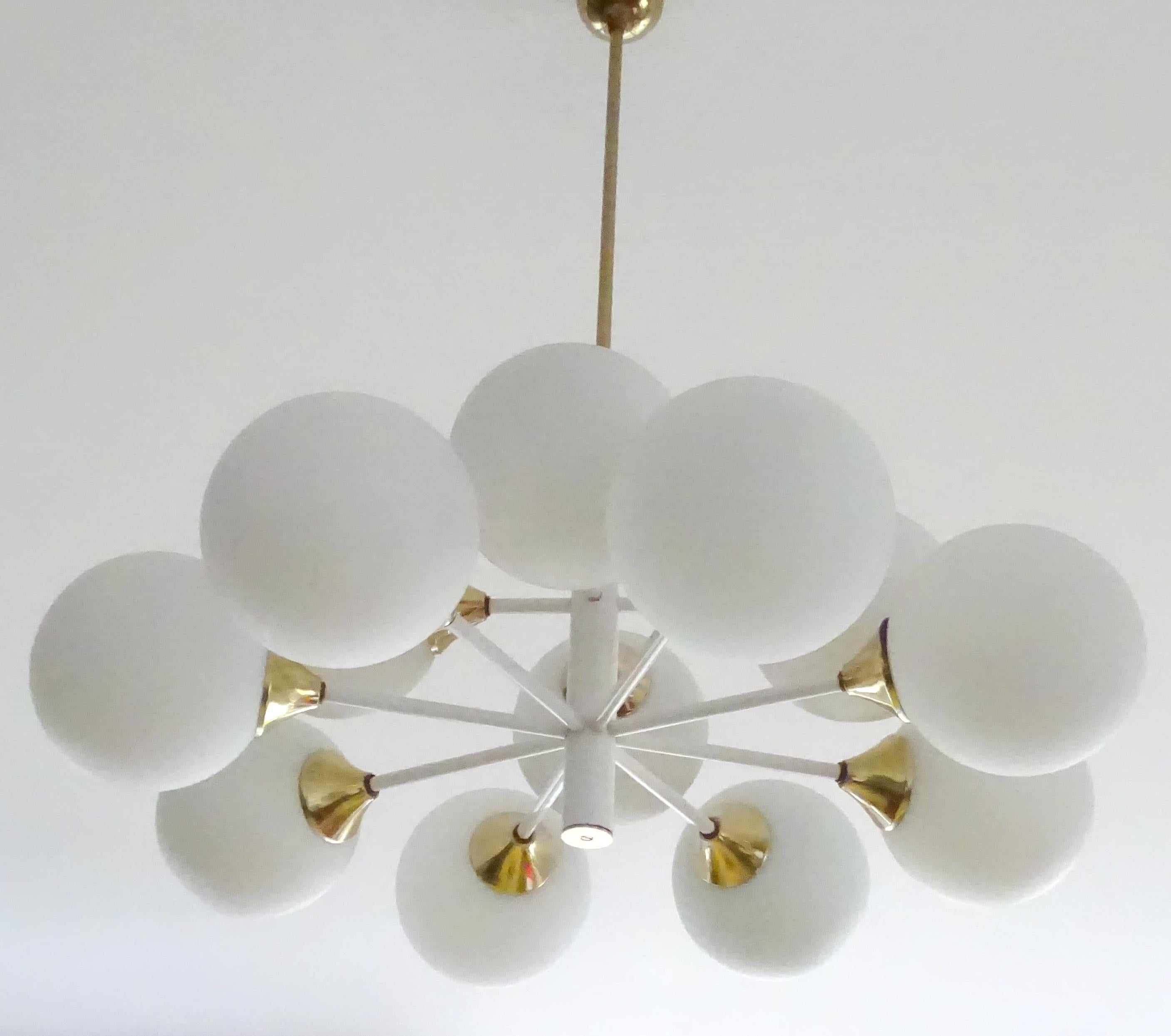 Large Midcentury Sputnik Brass Chandelier Pendant, Gio Ponti Stilnovo Era In Good Condition In Bremen, DE