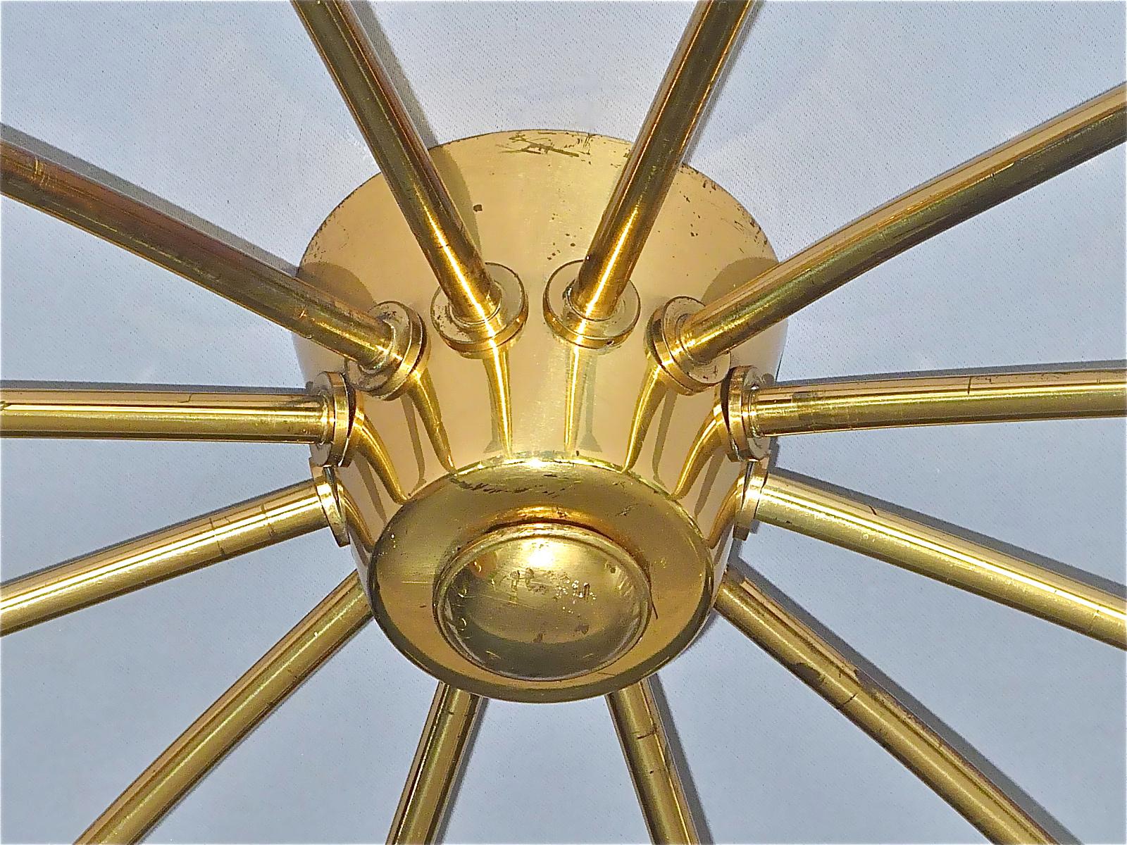 Große moderne Sputnik-Deckenleuchte aus Messing aus der Mitte des Jahrhunderts Kaiser Kalmar Stilnovo (Mitte des 20. Jahrhunderts) im Angebot