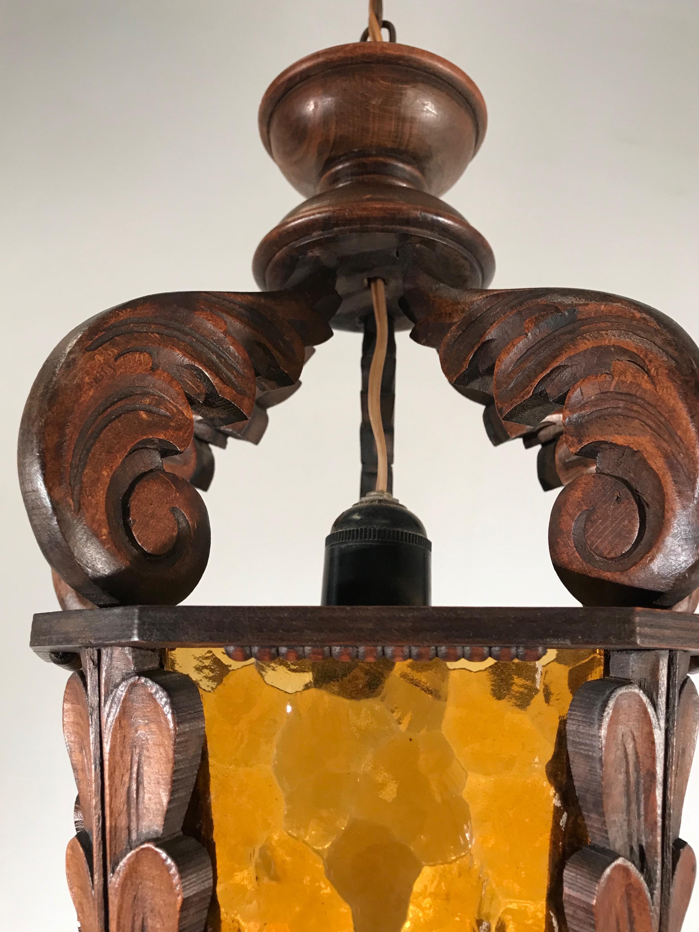 Large Midcentury Wooden Pendant / Light Fixture with Rare Amber Cathedral Glass For Sale 3