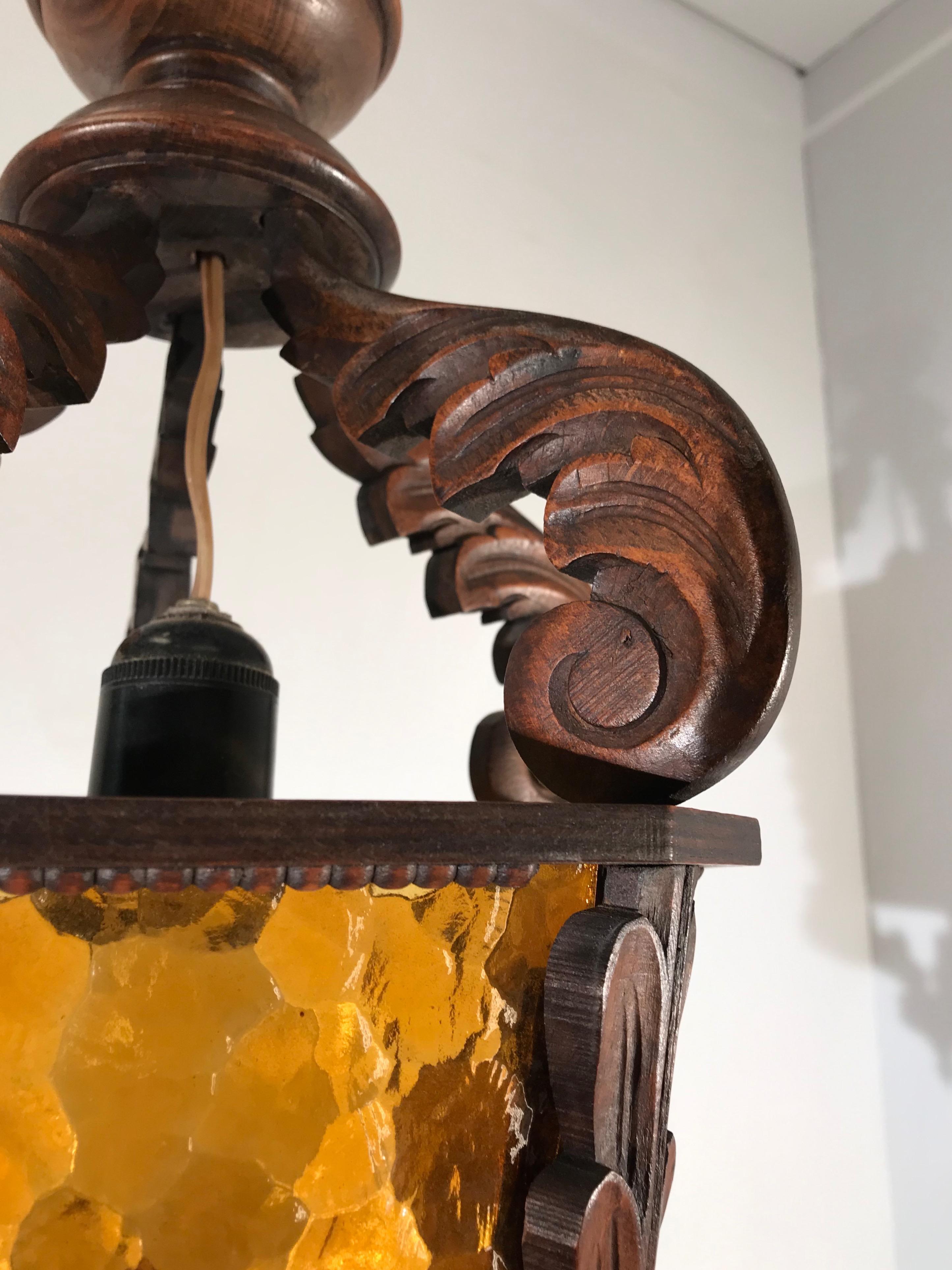 Large Midcentury Wooden Pendant / Light Fixture with Rare Amber Cathedral Glass For Sale 4