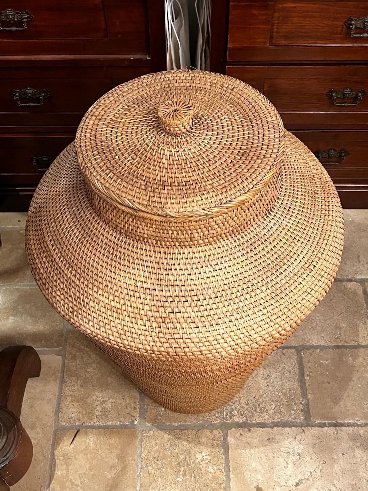 Large Midcentury Woven Basket In Good Condition For Sale In New York, NY