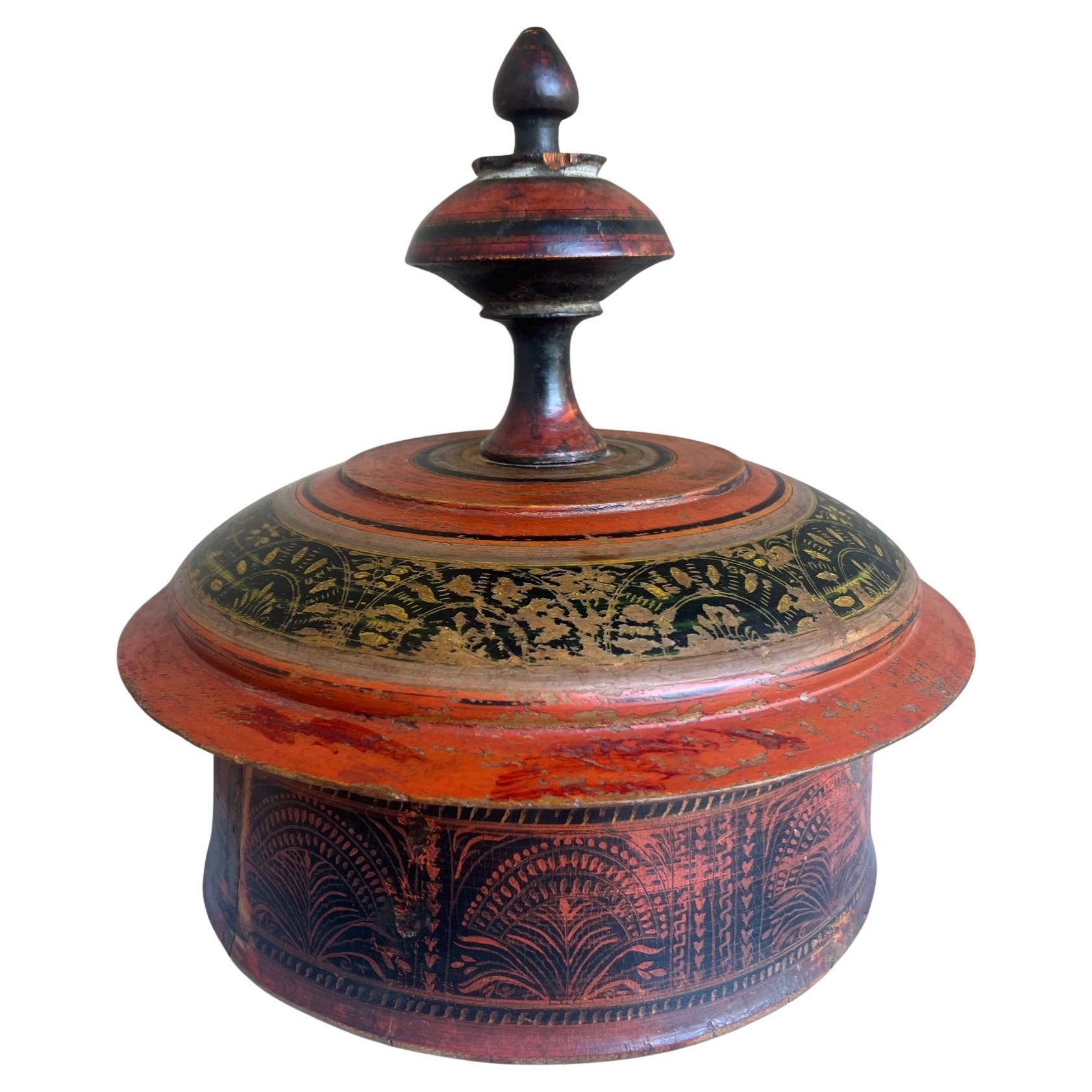 Gran especiero redondo con tapa de Oriente Medio, c. 1900