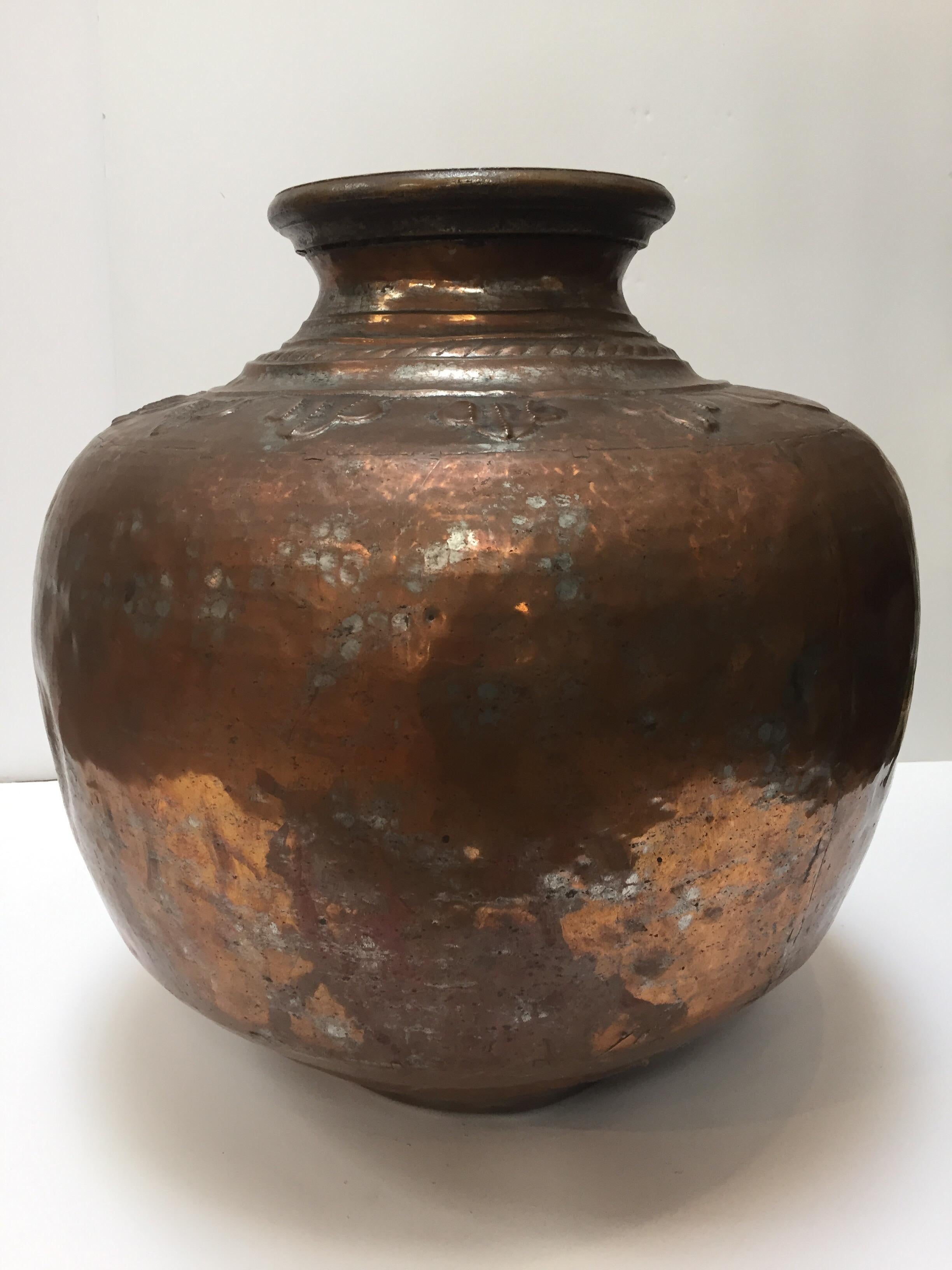 Large antique Anglo Indian Asian tinned copper vase.
Nice oversized curvaceously hand forged copper pot.
Large copper pot vase handcrafted and adorned with leaf designs and the croissant and star.
Late 19th century large decorative tinned copper