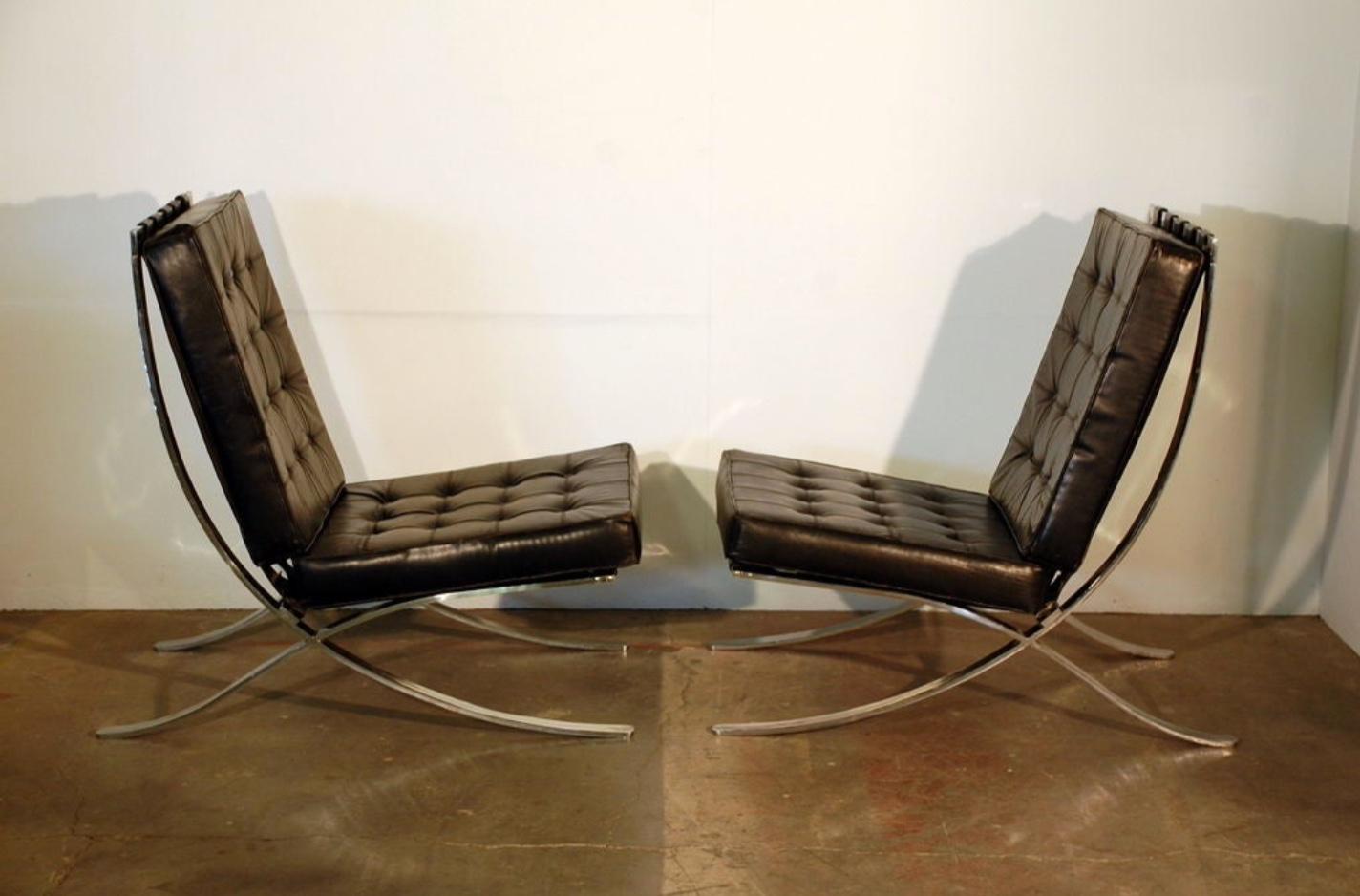 Large Mies van der Rohe Style Black Leather Lounge Chair In Excellent Condition For Sale In Los Angeles, CA