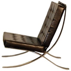 Grande chaise longue en cuir noir de style Mies van der Rohe