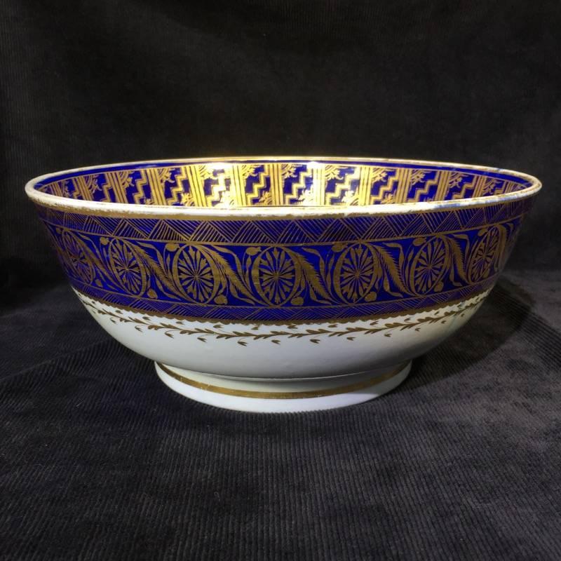 Large Miles Mason Porcelain Punch Bowl, Gilt Borders on Blue, circa 1805 For Sale 4