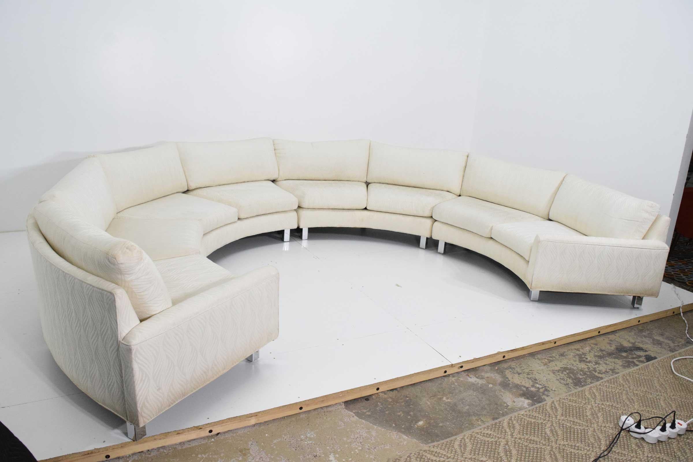 Mid-Century Modern Canapé sectionnel incurvé Milo Baughman à quatre sections en blanc en vente