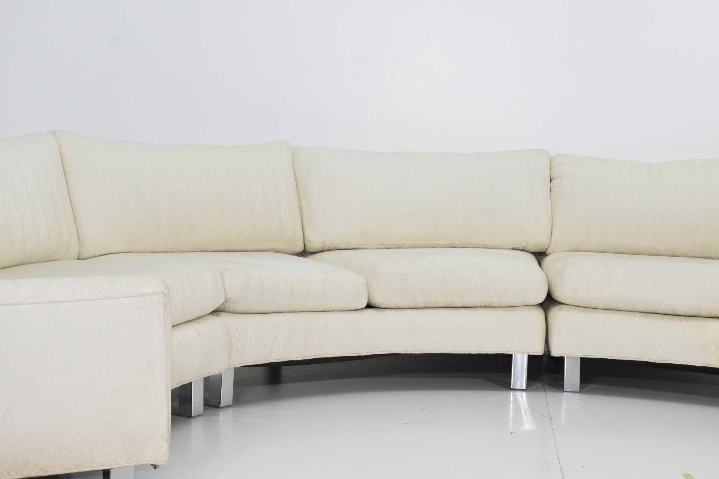 Milo Baughman Four Section Curved Sectional Sofa in White In Good Condition For Sale In Dallas, TX