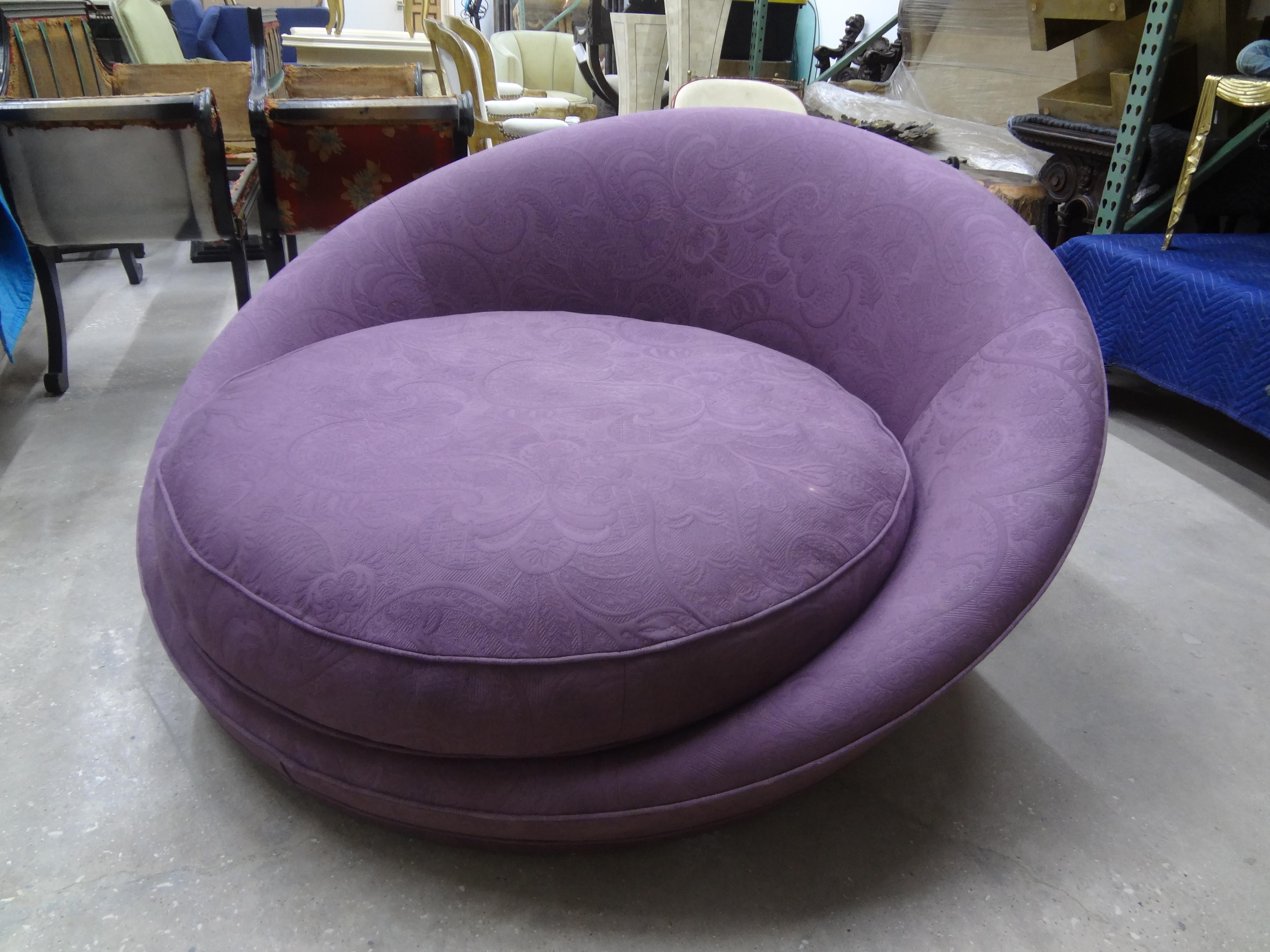 Large Milo Baughman, Mid-Century Modern Round Chaise or Satellite Chair In Distressed Condition In Houston, TX