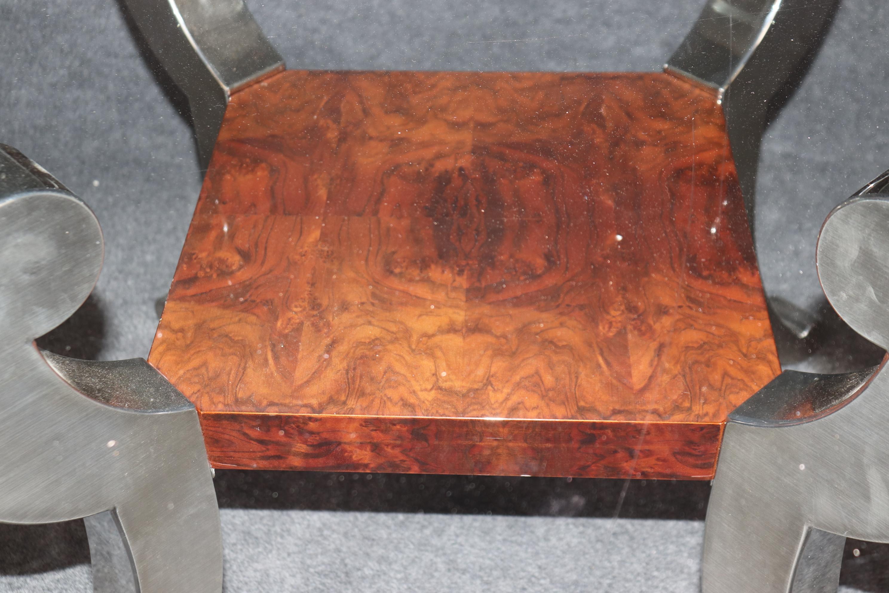 Grande table en verre biseauté de style Milo Baughman en chrome et noyer ronceux Bon état - En vente à Swedesboro, NJ