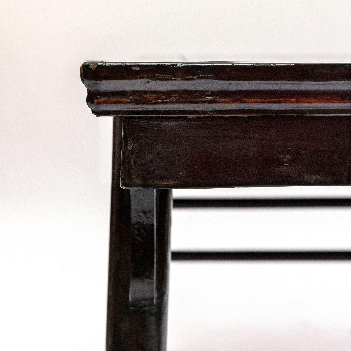 Großer Kalligraphie-Tisch im Ming-Stil mit originalem schwarz-Burgundy-Lack (Chinesisch) im Angebot