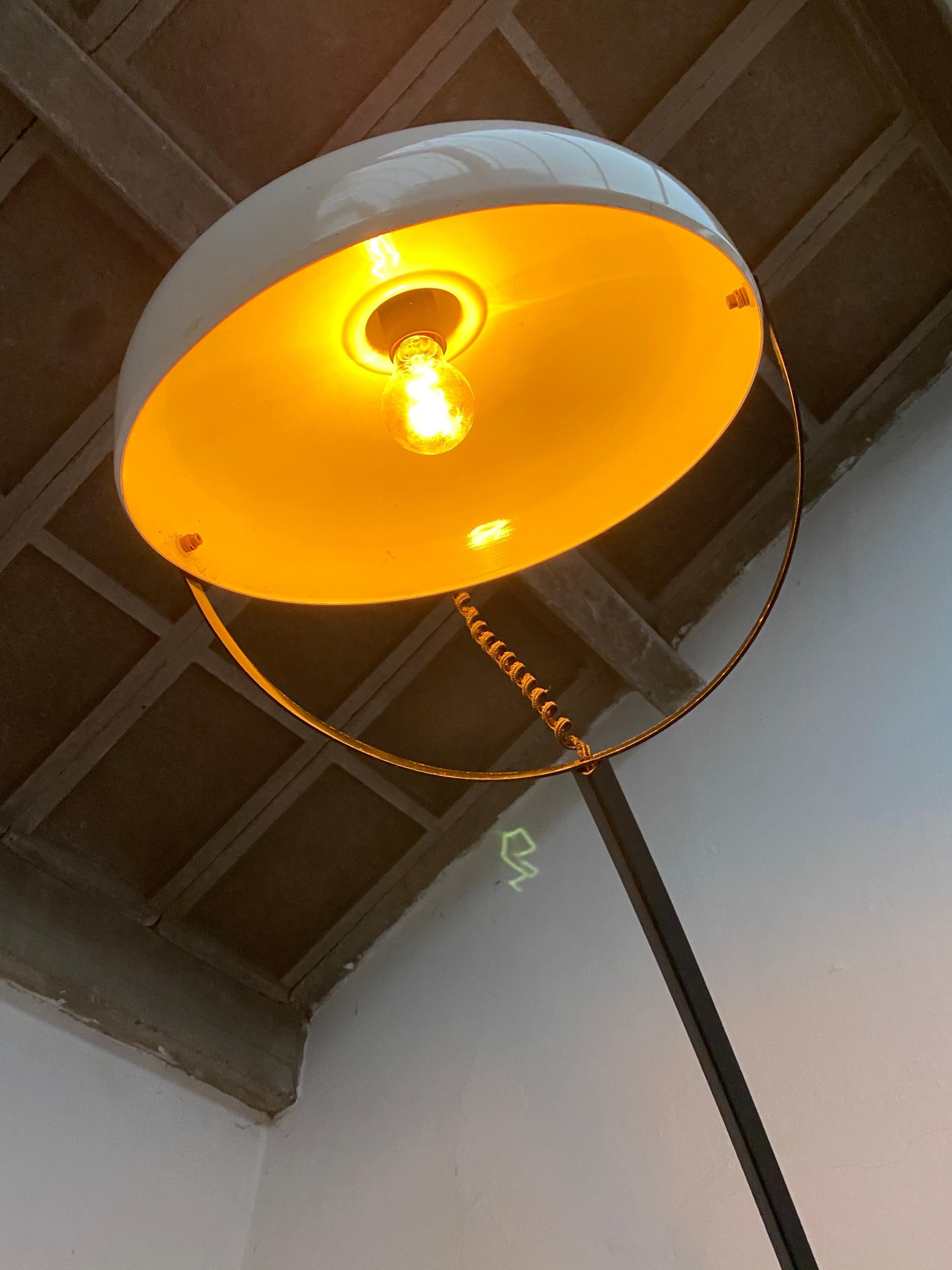 Rare impressive model of a Minimalist cantilevered wall lamp by Italian lighting company Reggiani from the early 1960s.

The lamp has an impressive total height of 320cm or 10ft 5.98inch

The V shaped enameled metal arch comes in 2 parts and
