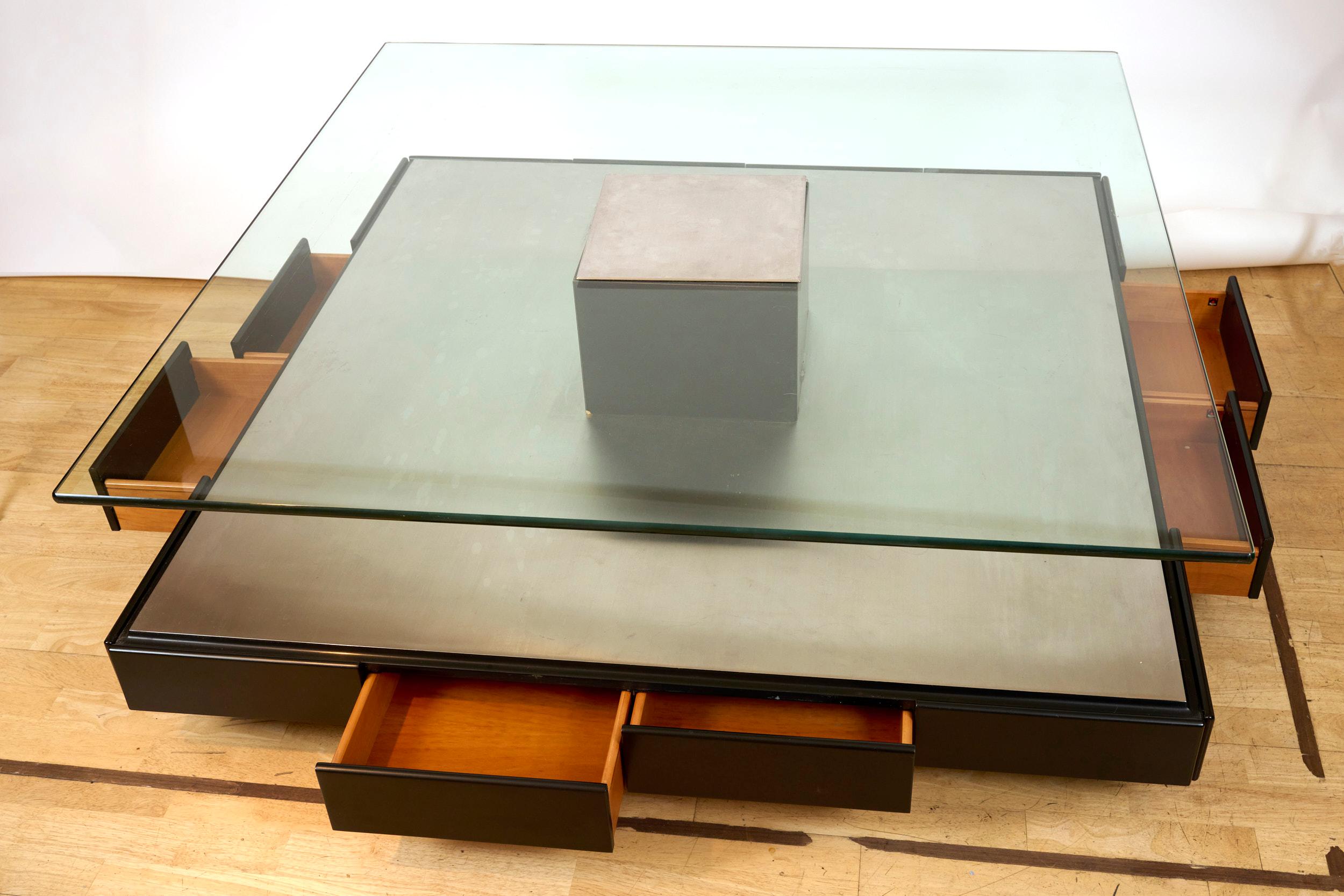 Italian Large Minimalist Coffee Table by Tecno For Sale