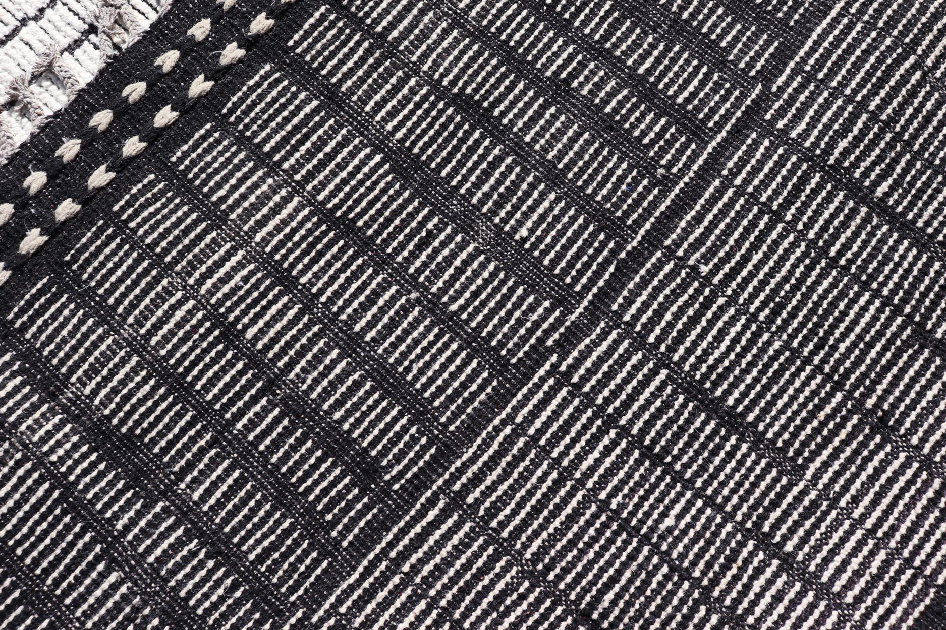 Großer Minimalistischer Moderner Lässiger Teppich mit Schwarzem Hintergrund und Elfenbein 11'9 x 18'4 im Angebot 6