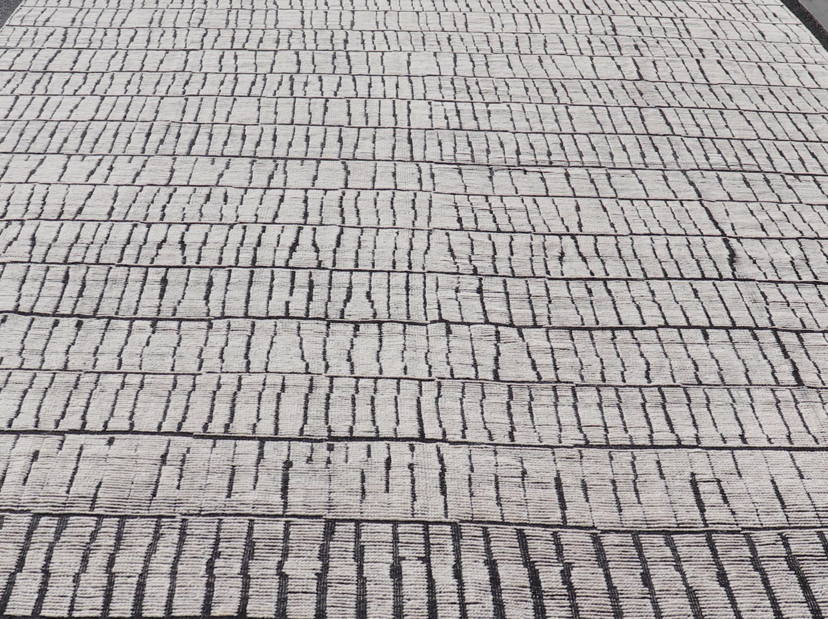 Großer minimalistischer moderner Freizeitteppich mit schwarzem Hintergrund und elfenbeinfarbenem Flor. Keivan Woven Arts; Teppich MSE-12571 Herkunftsland: Afghanistan Art: Modernes lässiges Design: All-Over, Minimalistisch. 
Maße: 11'9 x 18'4 
Das