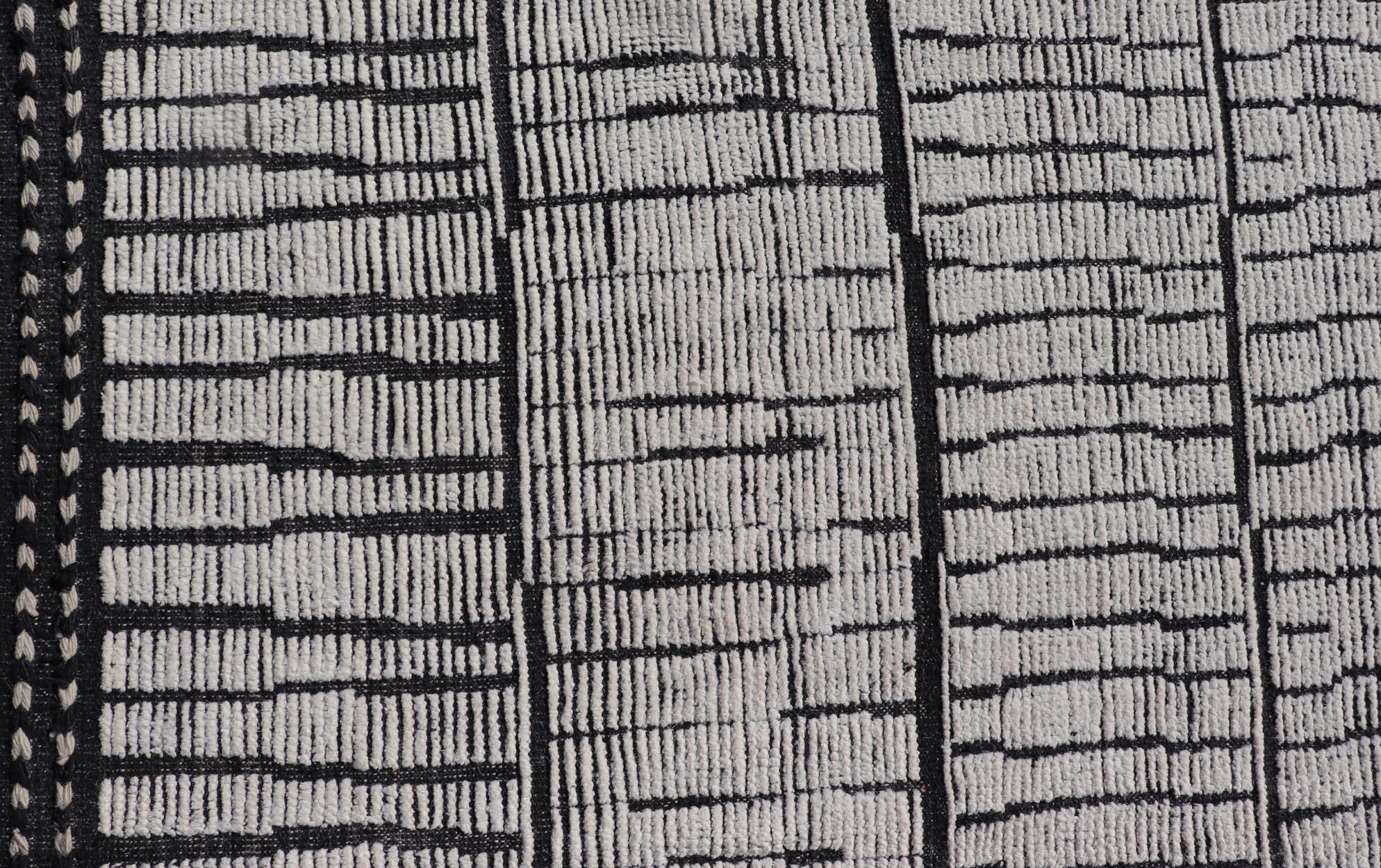 Großer Minimalistischer Moderner Lässiger Teppich mit Schwarzem Hintergrund und Elfenbein 11'9 x 18'4 im Zustand „Neu“ im Angebot in Atlanta, GA