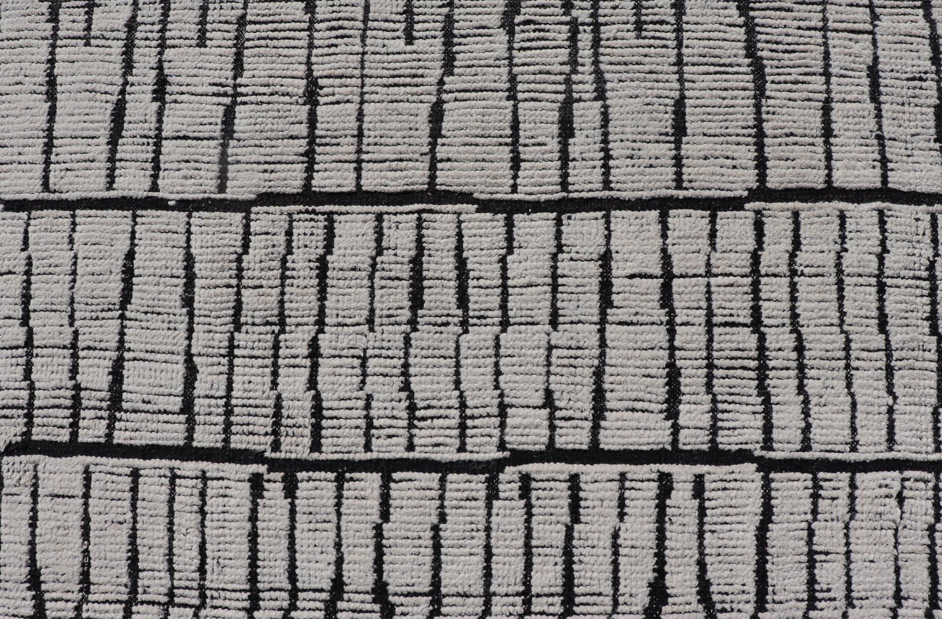 Großer Minimalistischer Moderner Lässiger Teppich mit Schwarzem Hintergrund und Elfenbein 11'9 x 18'4 (21. Jahrhundert und zeitgenössisch) im Angebot