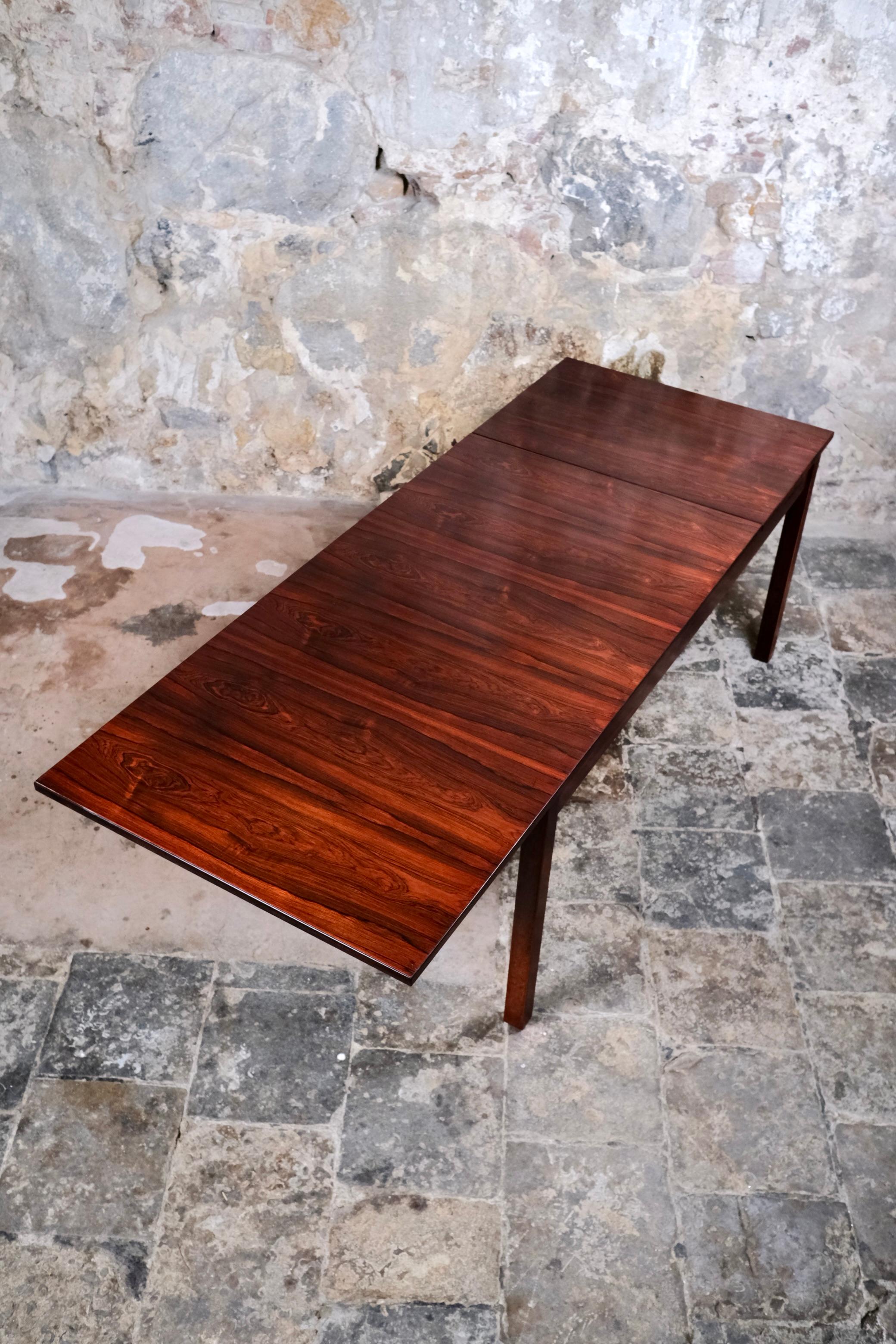 Bois Grande table de salle à manger scandinave minimaliste, forme rectangulaire, années 1960 en vente