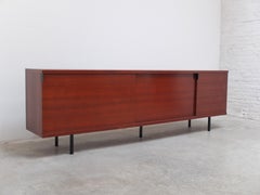 Gran aparador minimalista de Hans Konëcke para Tecta, años 60