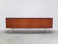 Aparador minimalista grande de Meubelfabriek Aurora, años 60