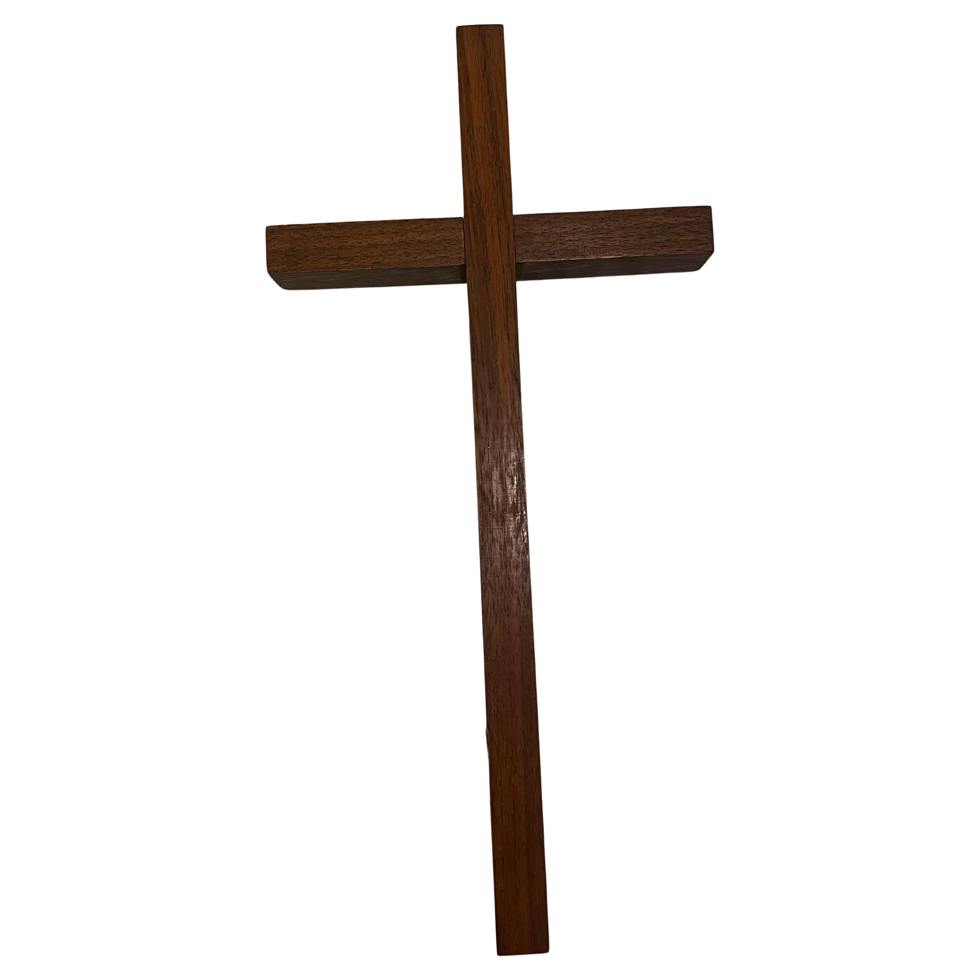 Großes minimalistisches Kreuz aus massivem Nussbaumholz (Moderne der Mitte des Jahrhunderts) im Angebot