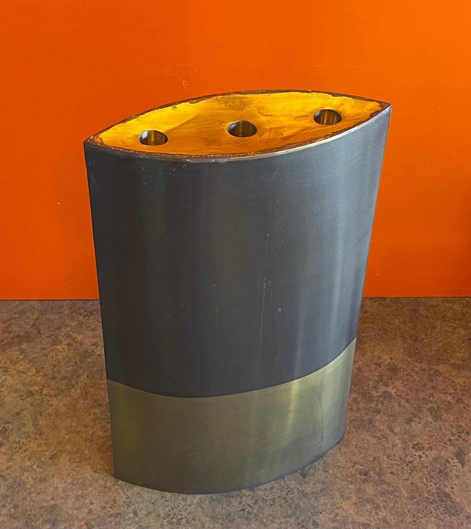 Grand vase/bougeoir minimaliste en laiton et bronze de deux tons par Michael Aram  en vente 5