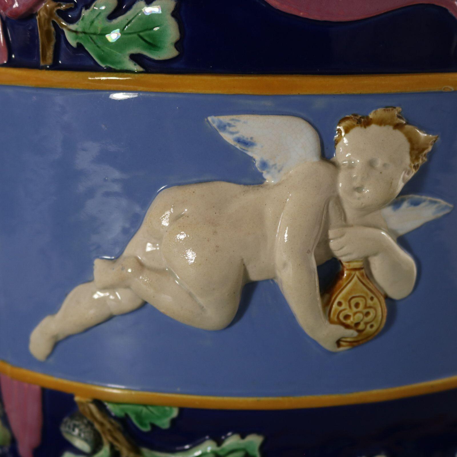 Large Minton Majolica Cupids Jardiniere And Stand In Good Condition In Chelmsford, Essex