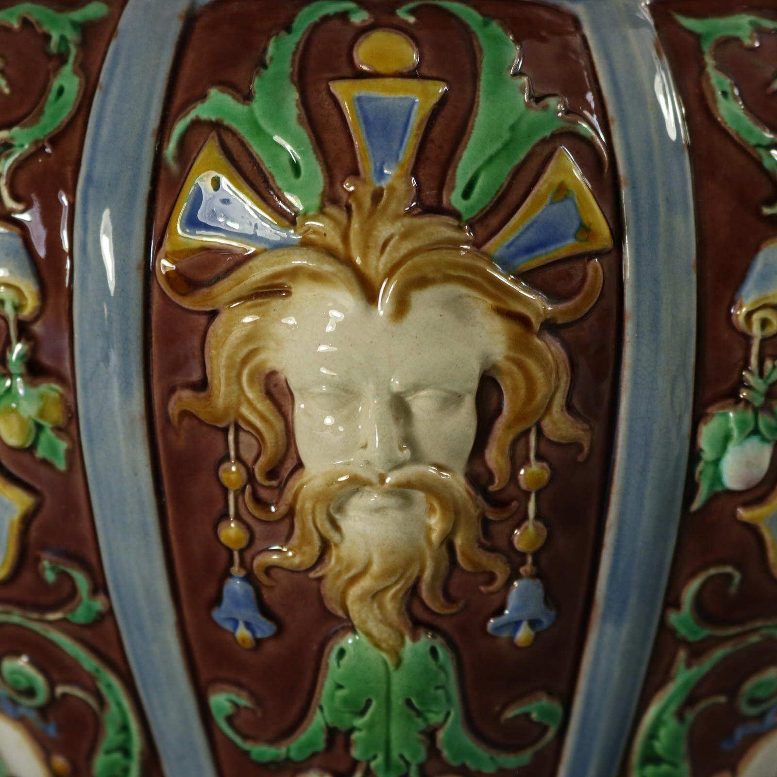 Majolica Vaso grande in maiolica di Minton in stile maschere rinascimentali in vendita