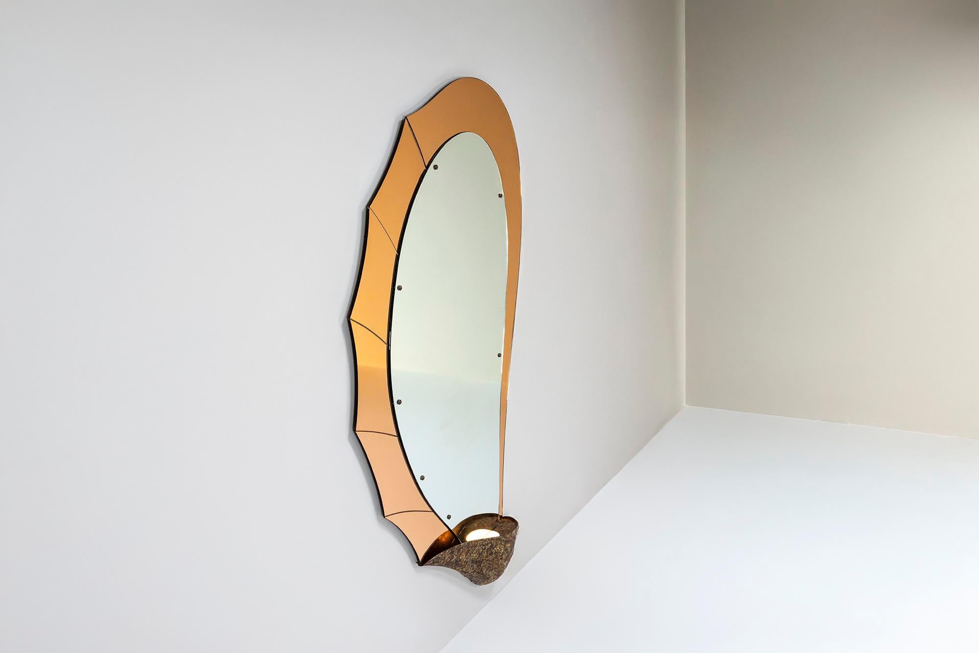 Mid-Century moderno Grande specchio in vetro ambrato e metallo di Cristal Arte, Italia 1960s in vendita