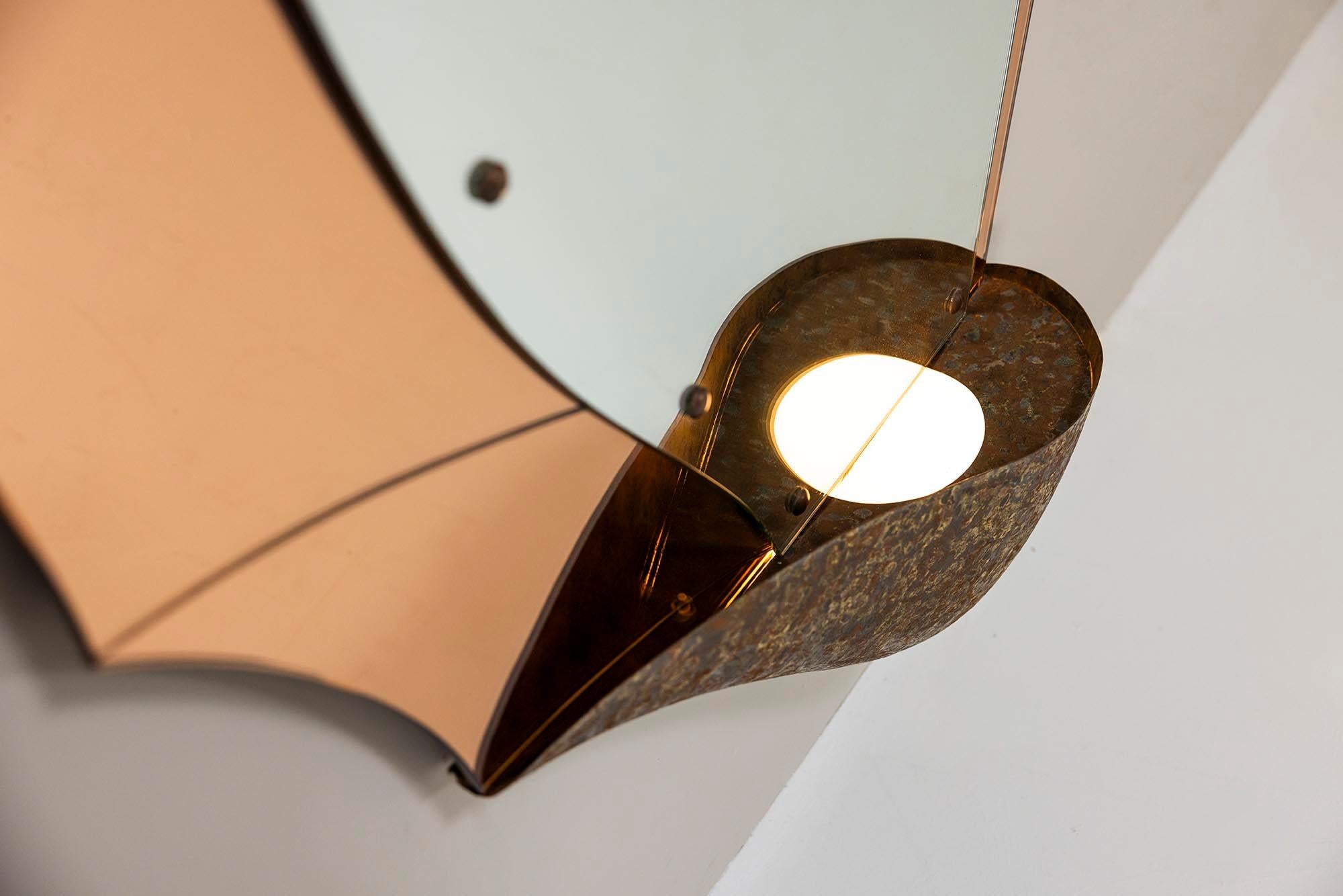 Metallo Grande specchio in vetro ambrato e metallo di Cristal Arte, Italia 1960s in vendita