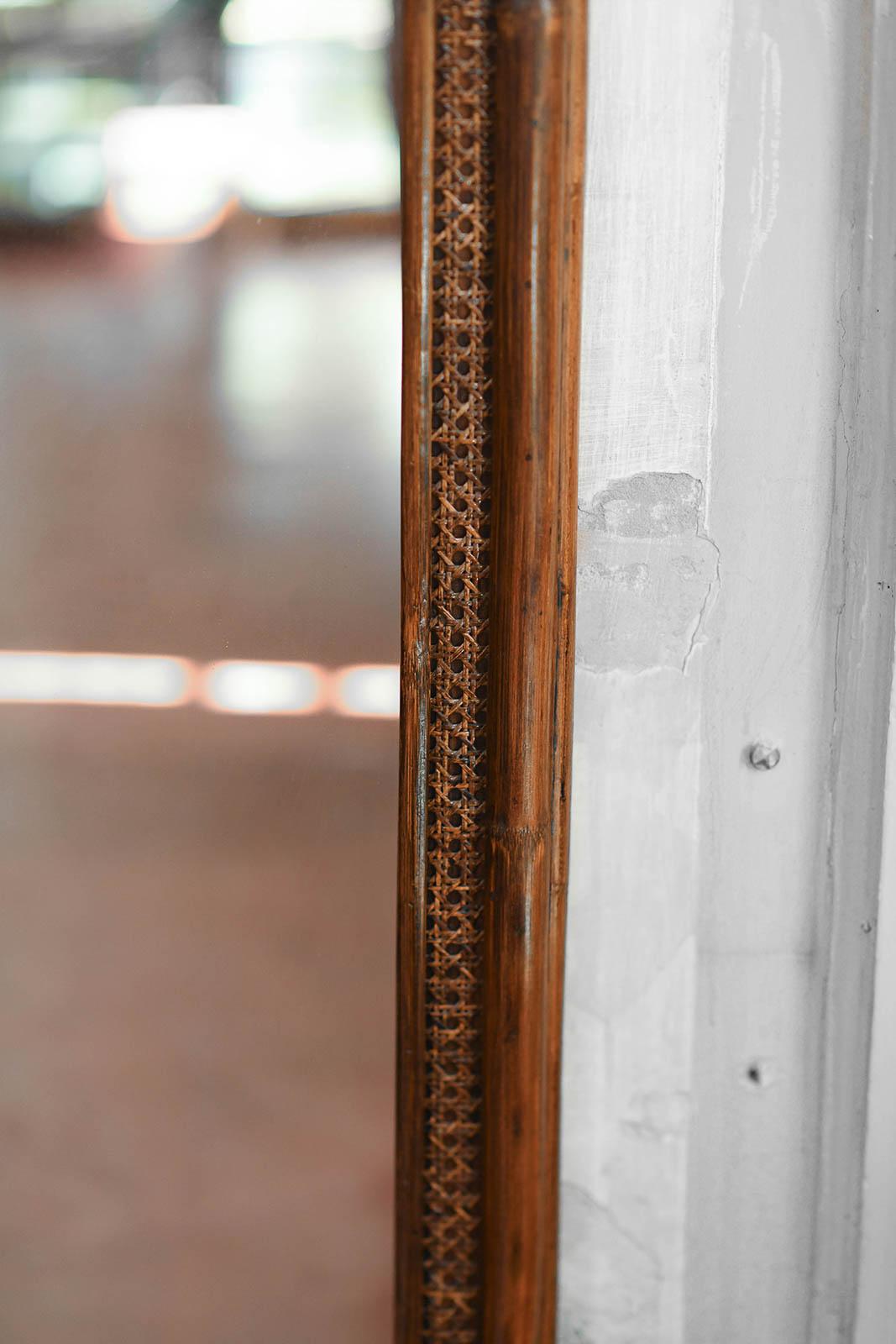 Late 20th Century Large mirror in wicker and Vienna straw – dark finish, 1980s. By Lyda Levi For Sale