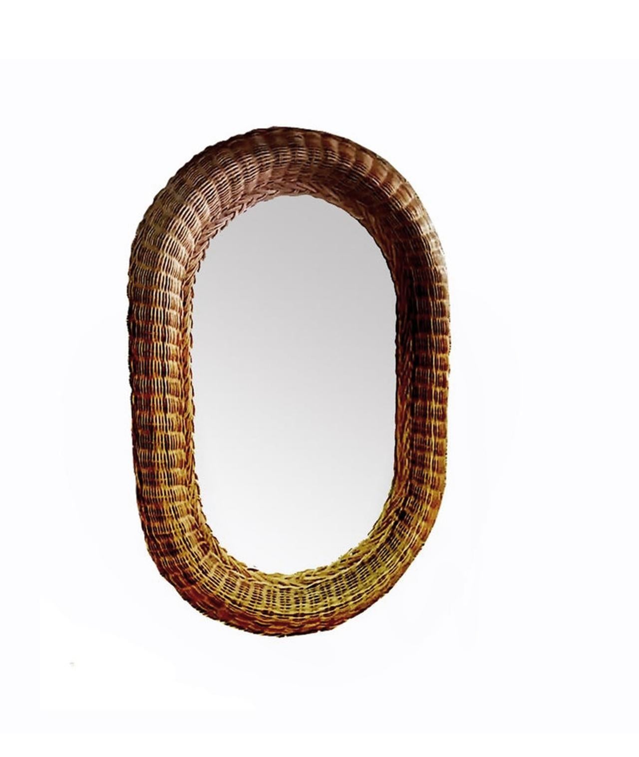 Autre Grand miroir Wiker, de forme ovale 70s en vente