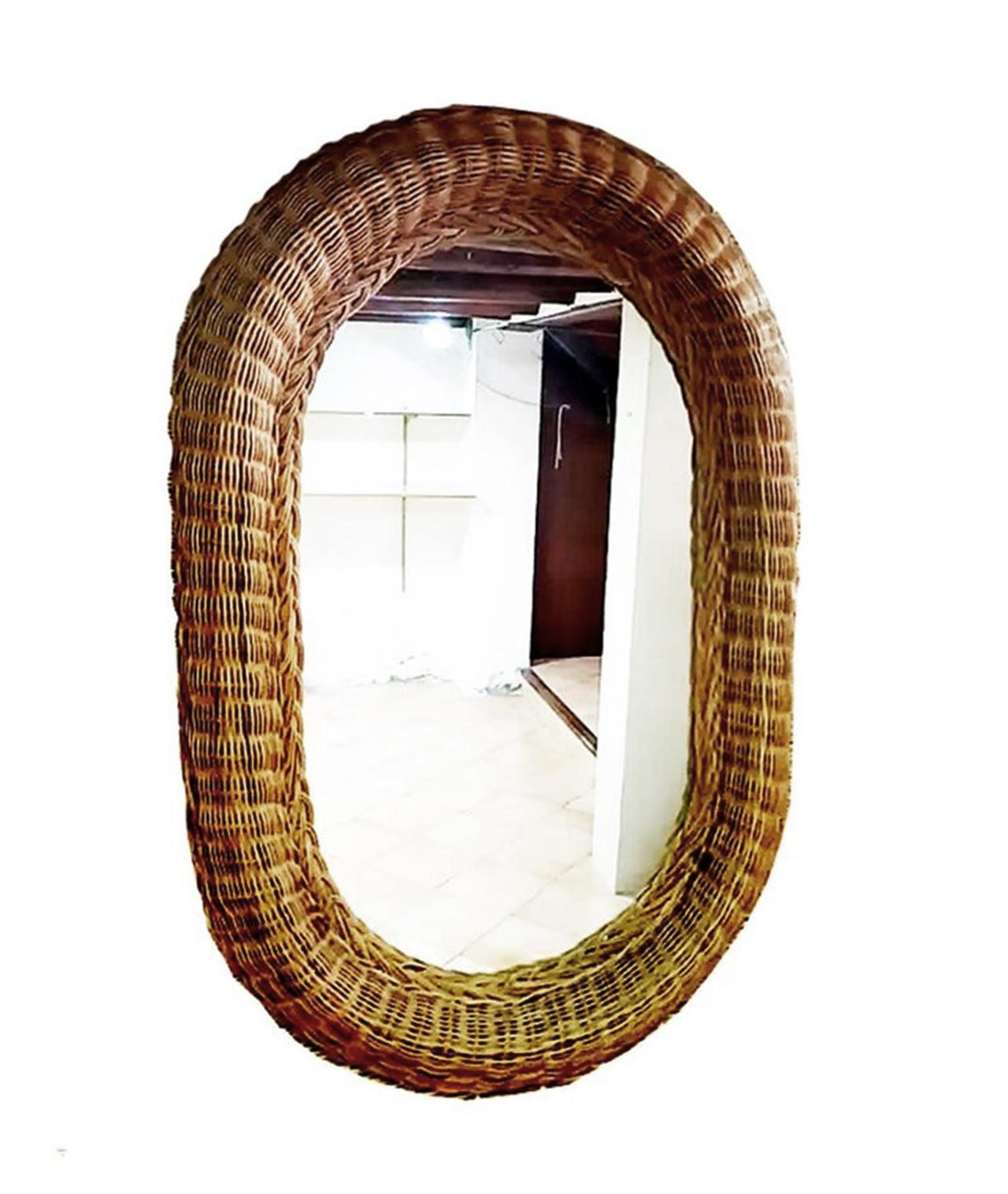 Fin du 20e siècle Grand miroir Wiker, de forme ovale 70s en vente