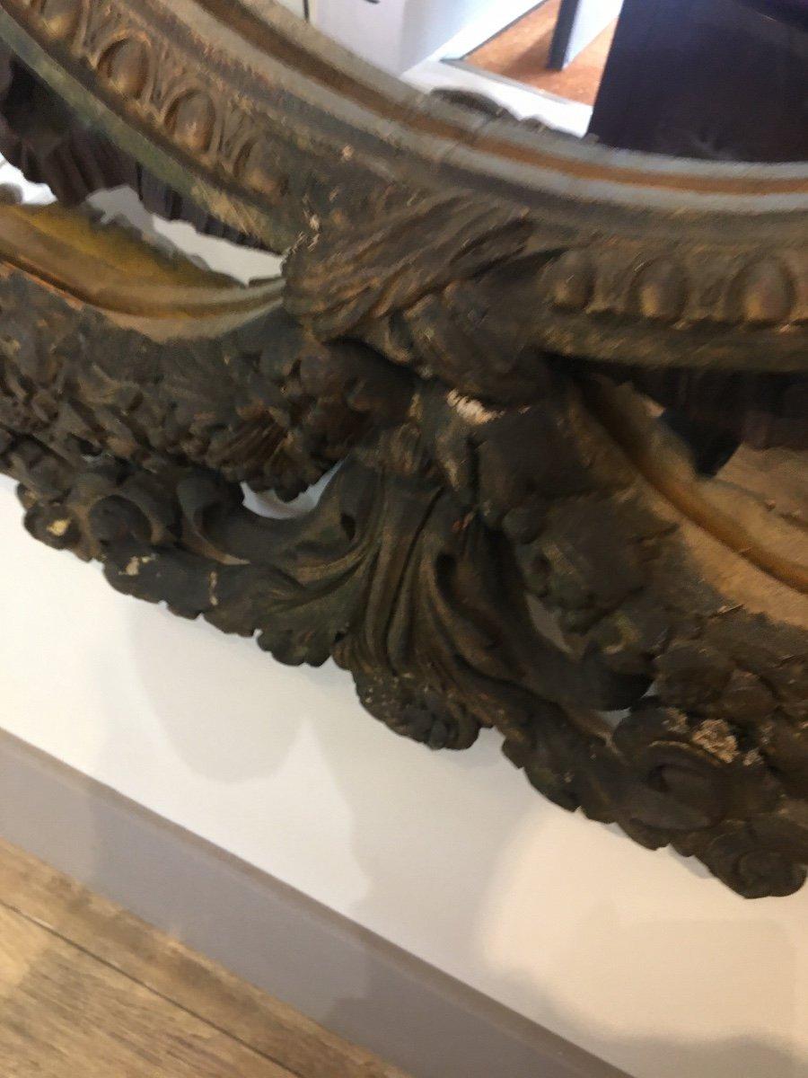Grand miroir, bois, sculpté, têtes d'anges polychromes, XVIIIème italien, baroque italien. Le miroir était doré à l'origine, il a fondu avec le temps, il devait être au-dessus d'une cheminée. Cette pièce est unique par son travail de sculpture sur