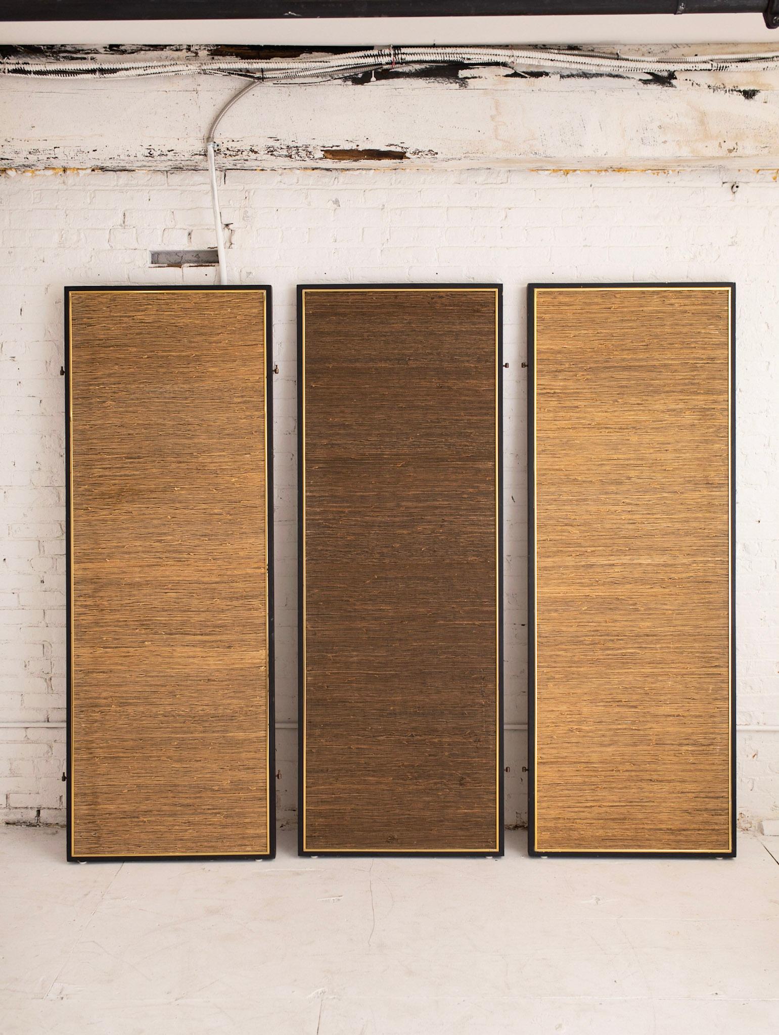 Large Mirrored Grasscloth 3 Panel Folding Screen In Fair Condition In Brooklyn, NY
