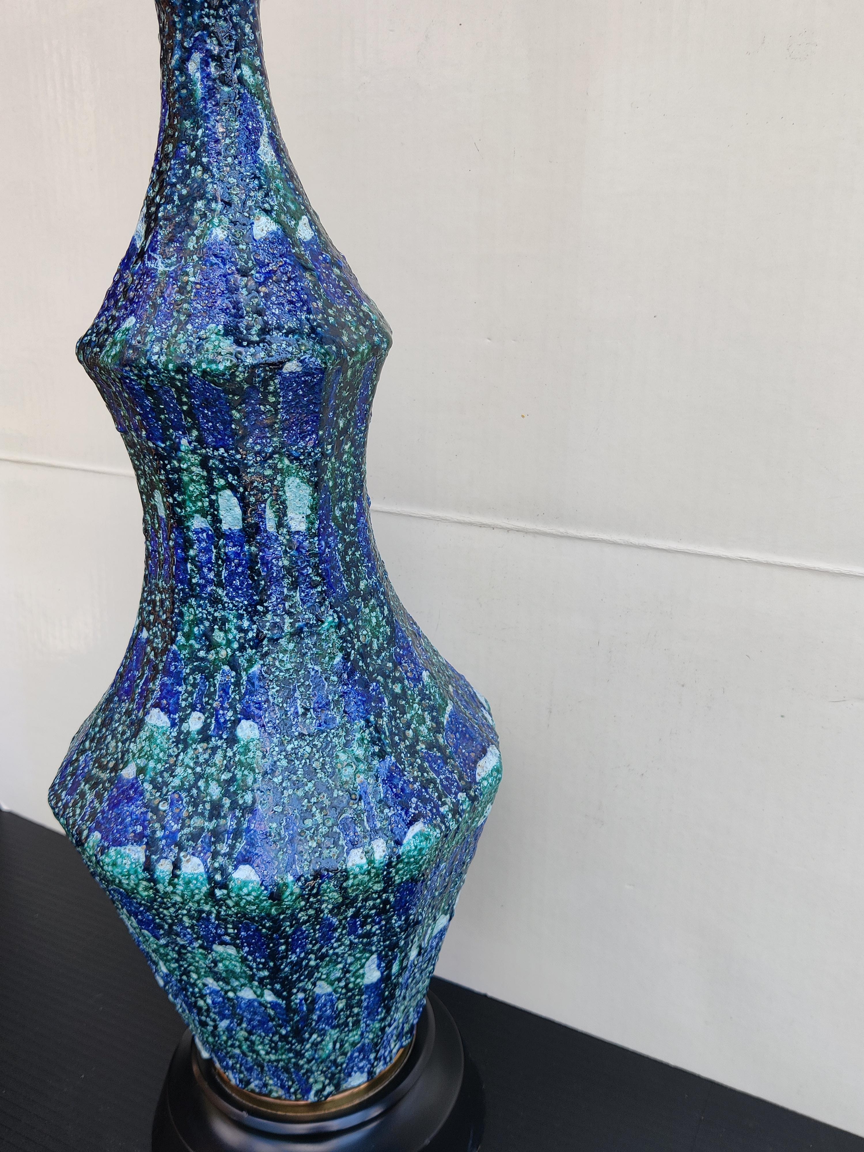 Grande lampe mi-siècle moderne texturée lave aux couleurs mélangées en vente 6