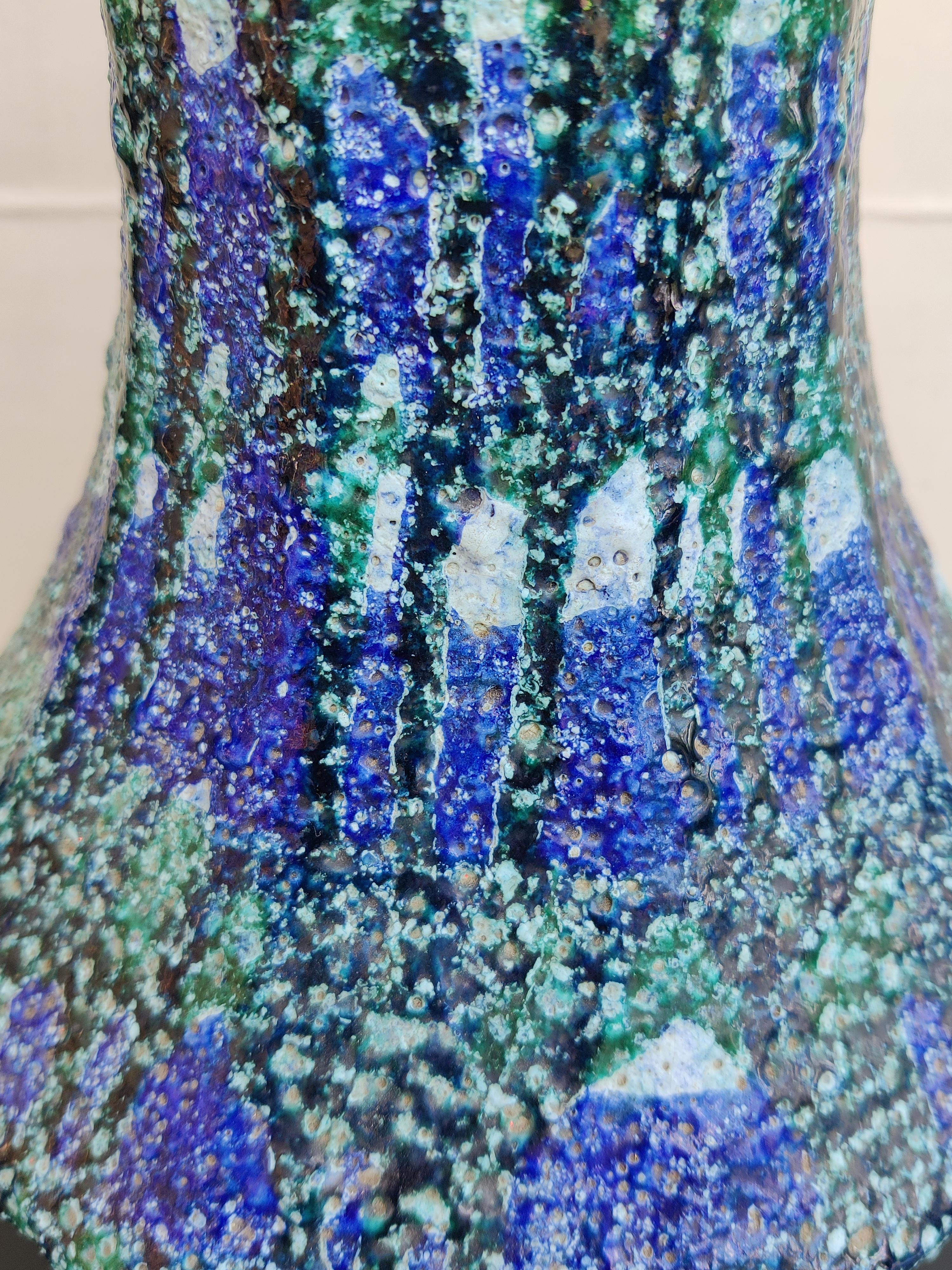 Grande lampe mi-siècle moderne texturée lave aux couleurs mélangées en vente 4