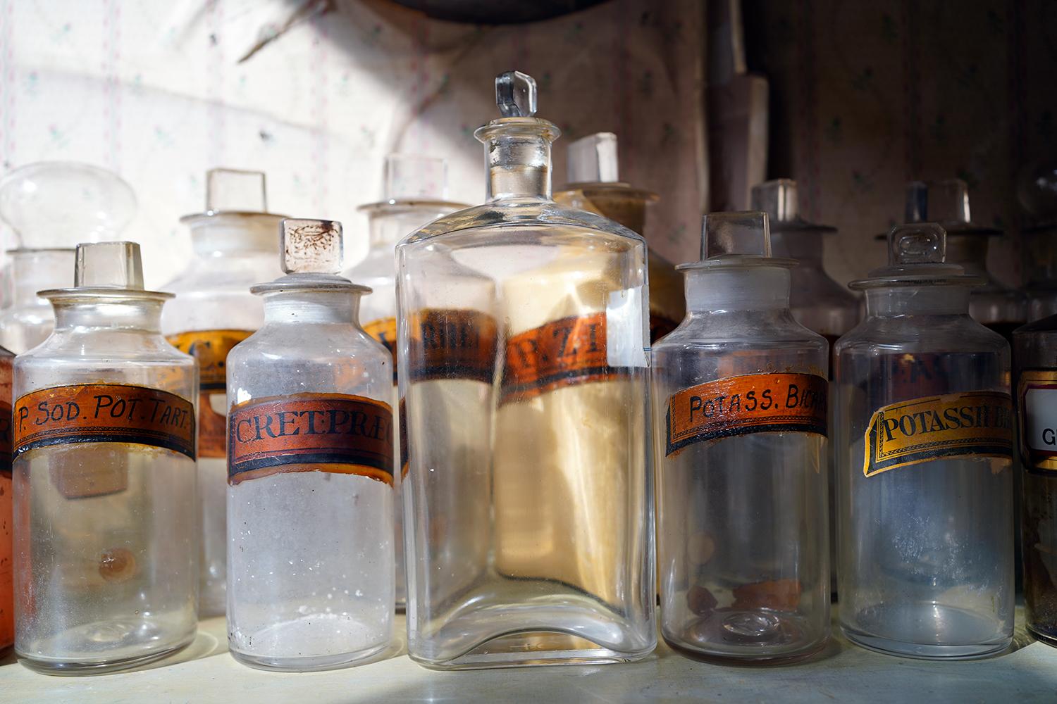 Large Mixed Collection of Forty-Four 19thC-20thC Glass Apothecary Bottles For Sale 4