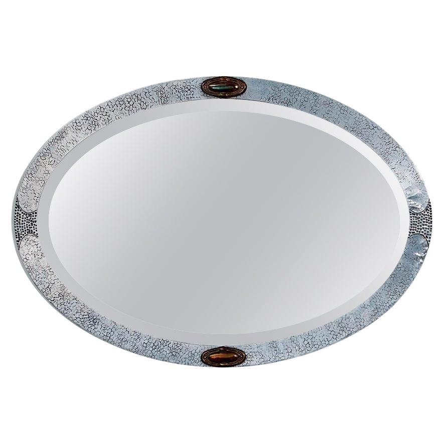 Grand miroir ovale Arts & Crafts en métal mélangé