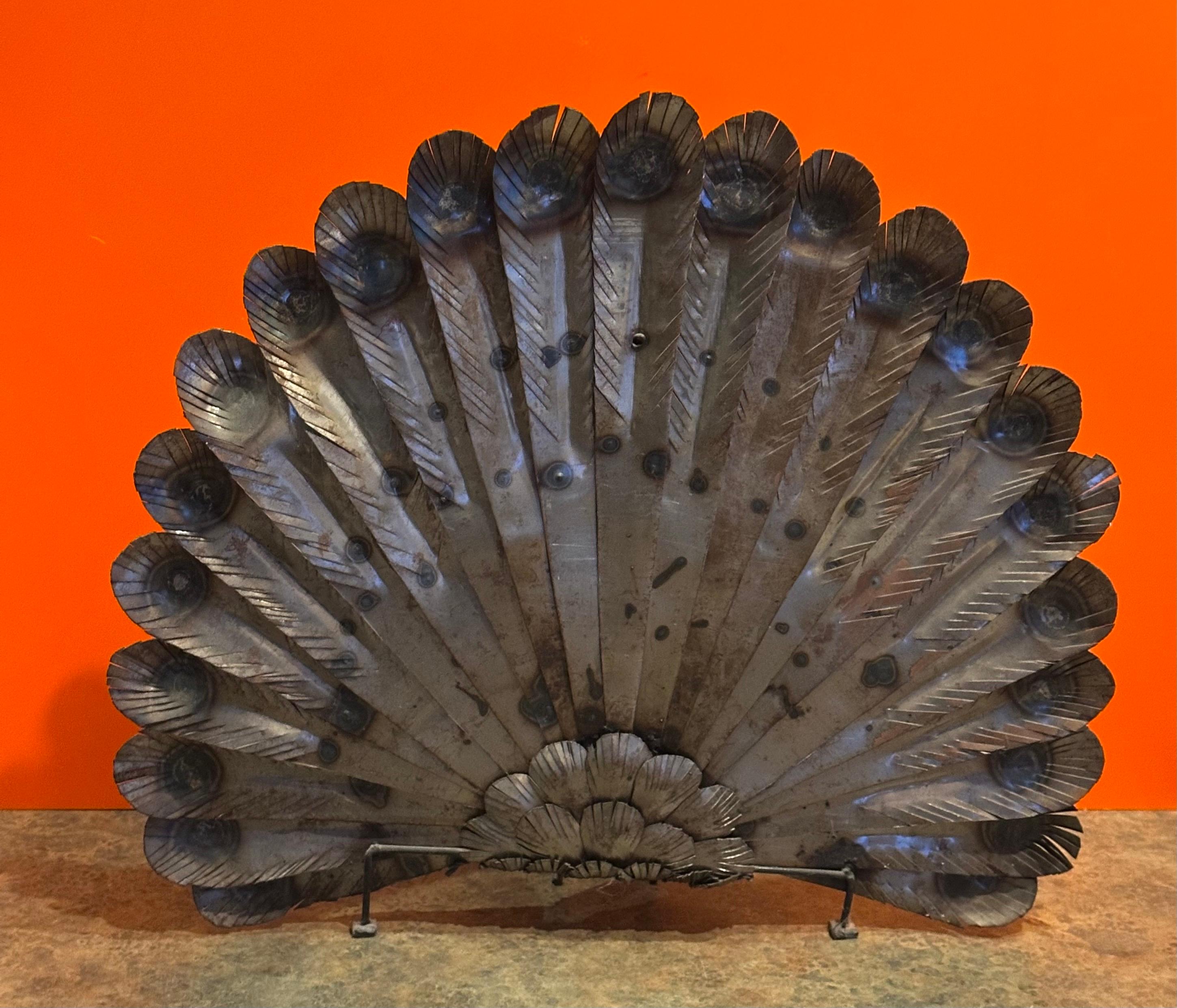 Grande scultura di pavone in metalli misti nello stile di Sergio Bustamante in vendita 6