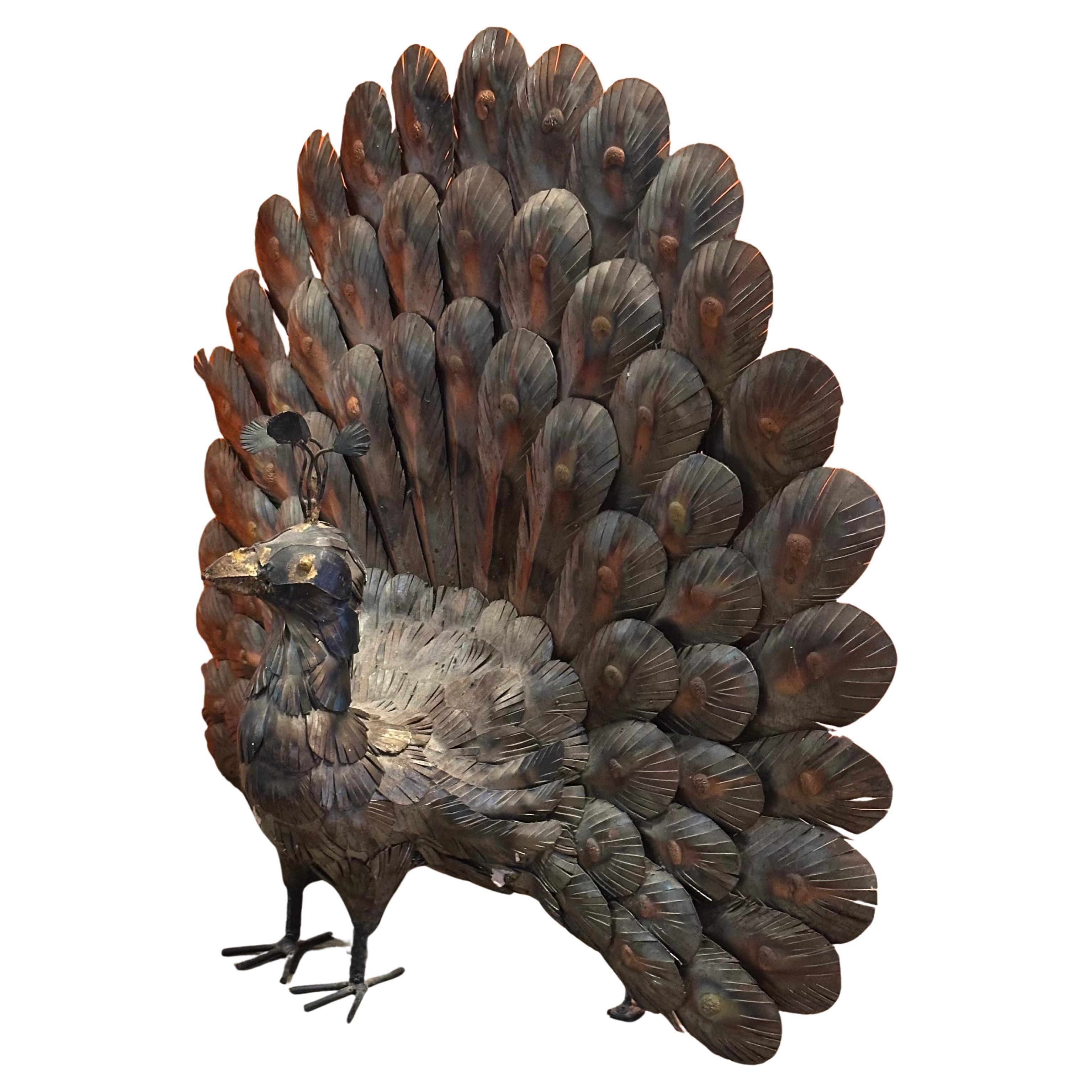 Messicano Grande scultura di pavone in metalli misti nello stile di Sergio Bustamante in vendita