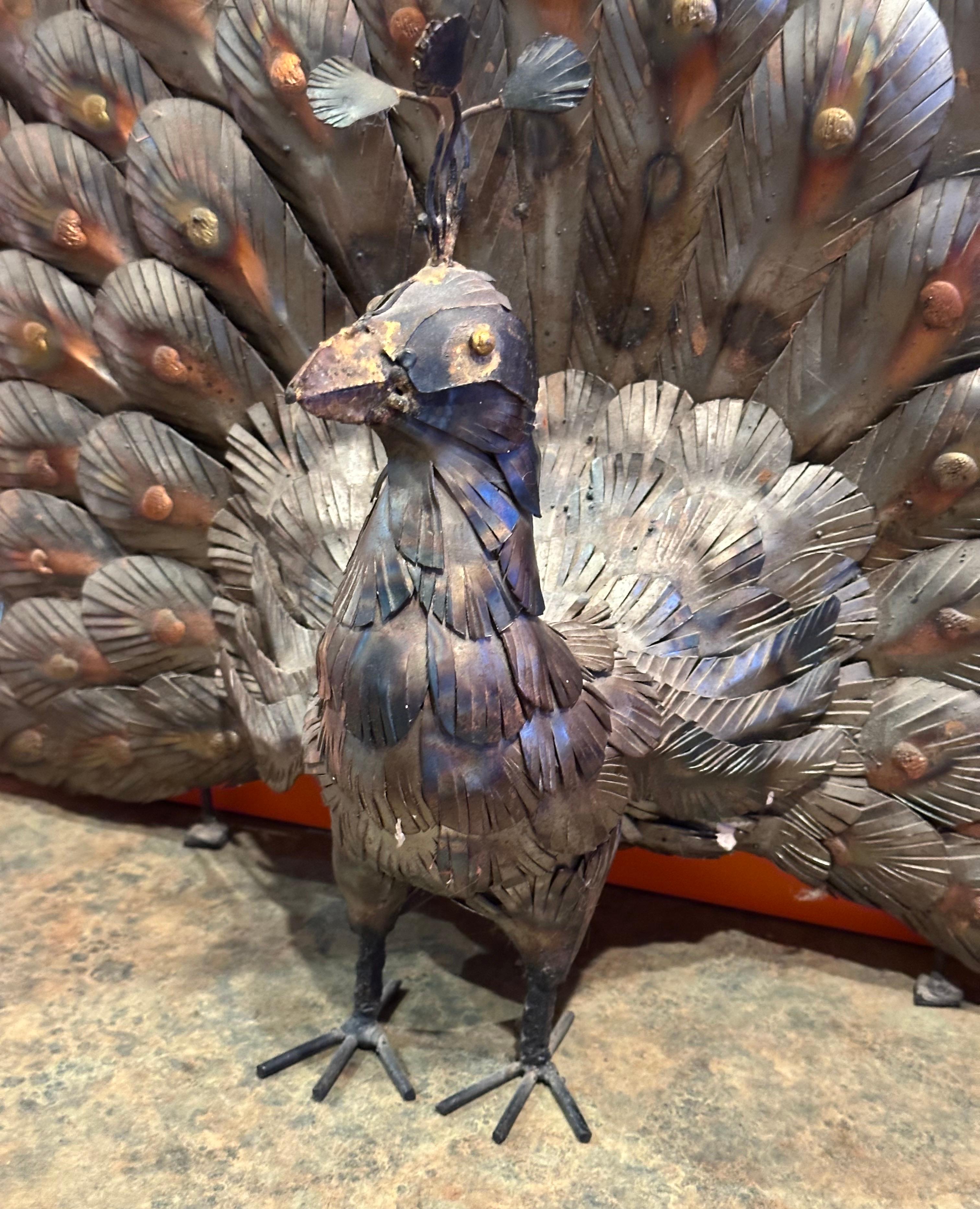 Grande scultura di pavone in metalli misti nello stile di Sergio Bustamante In condizioni buone in vendita a San Diego, CA