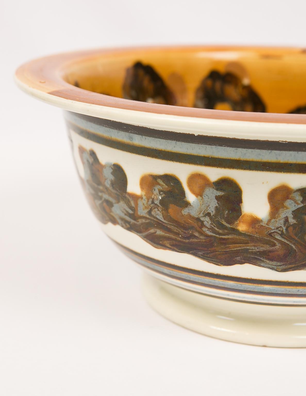 Rare Large Mochaware Bowl with Cable Decoration England Circa 1830 In Good Condition For Sale In Katonah, NY