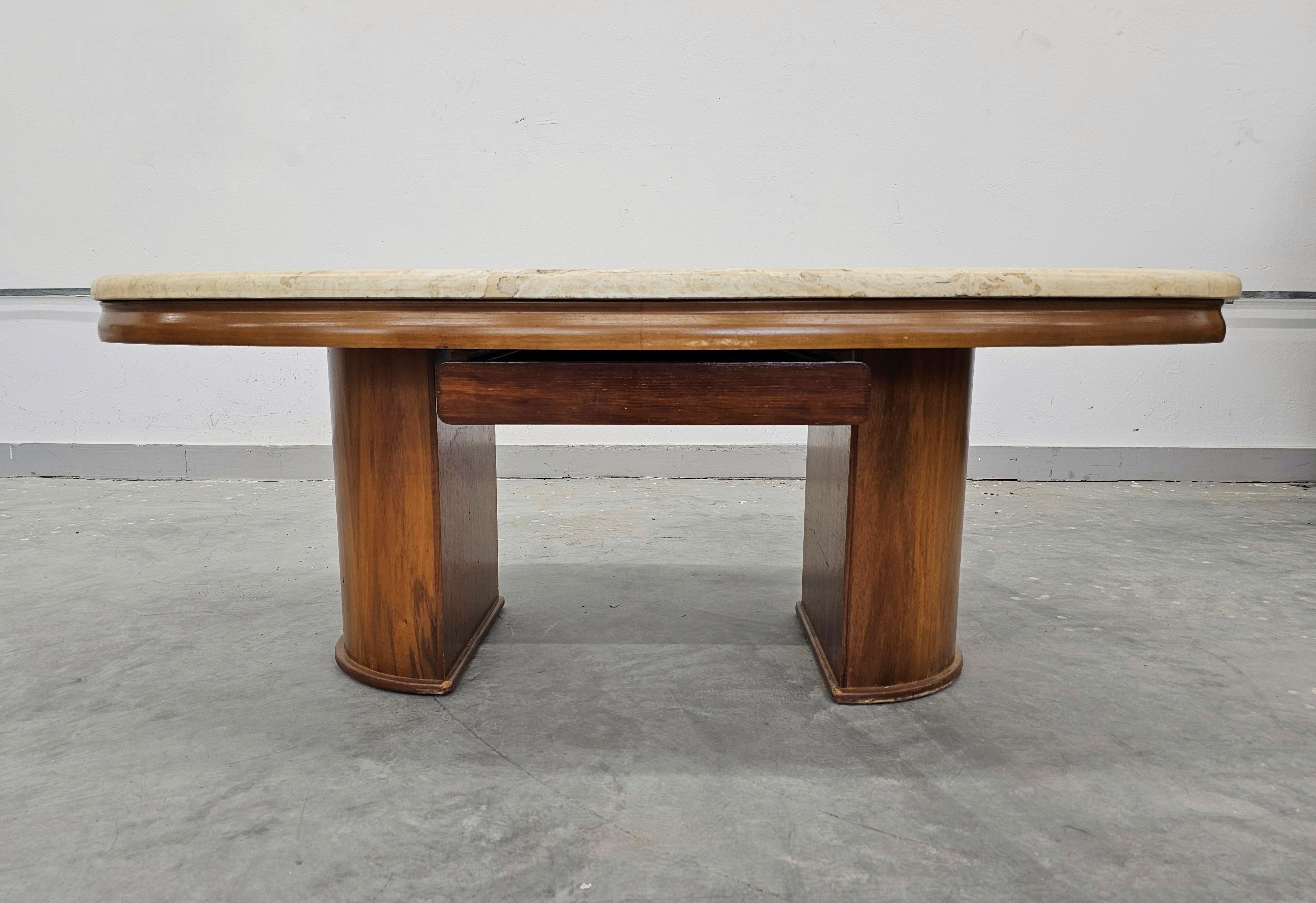 Large Mod Century Modern Sofa Table done in walnut with travertine top In Good Condition For Sale In Beograd, RS
