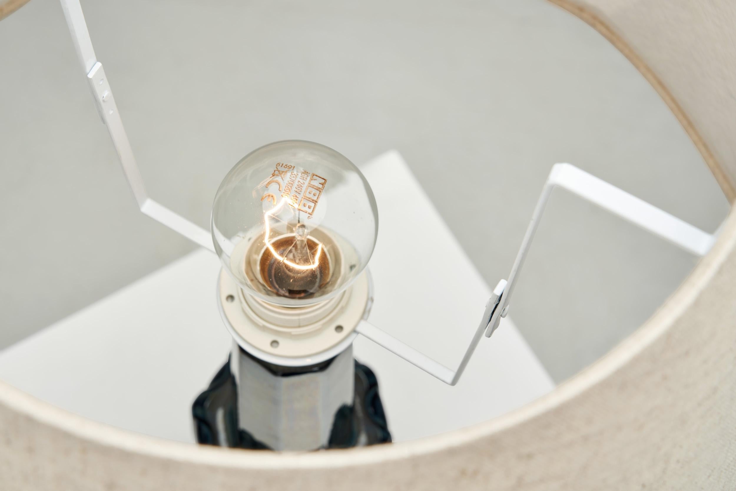 Grande lampe de table en céramique Model No 